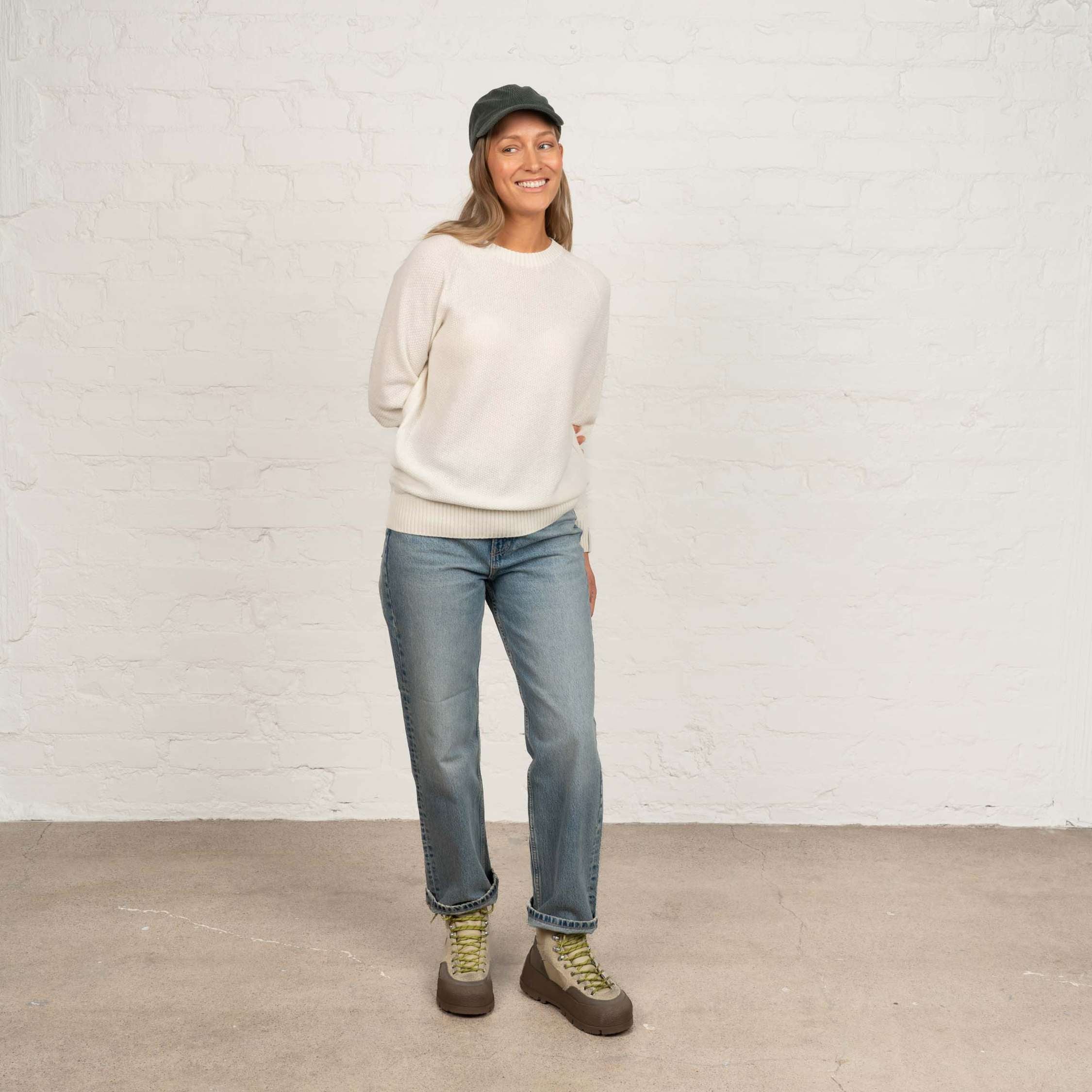 The model is 174 cm and wears size M.