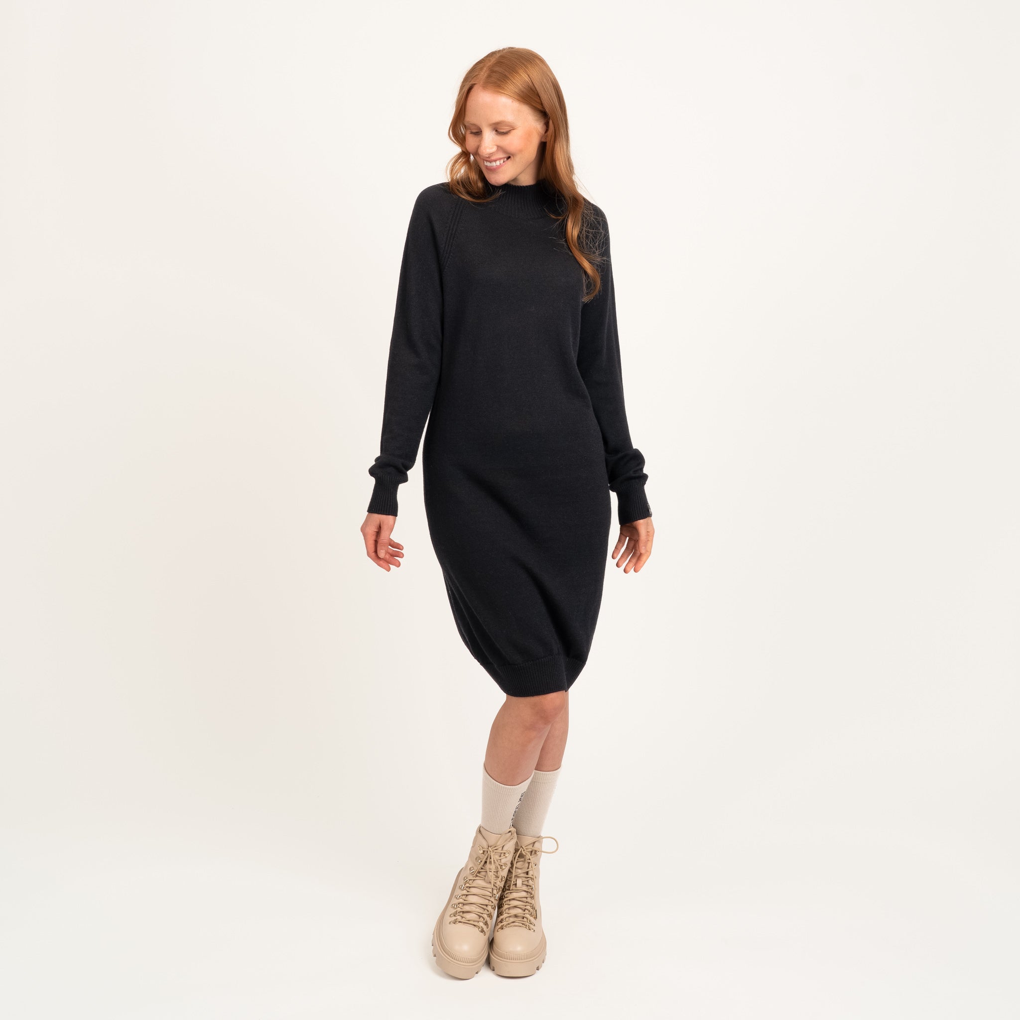 The model is 173 cm and wears size S.