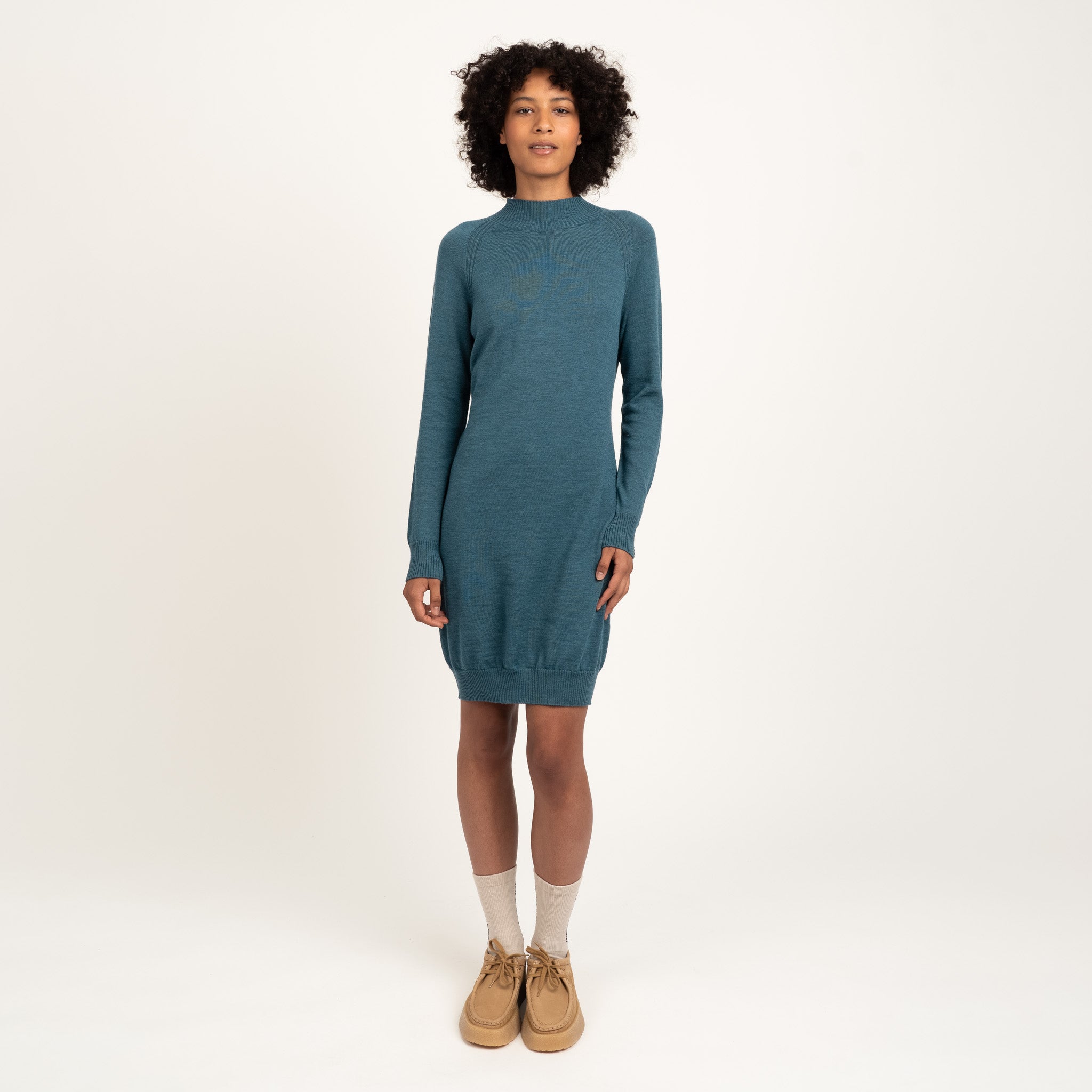 The model is 180 cm and wears size S.