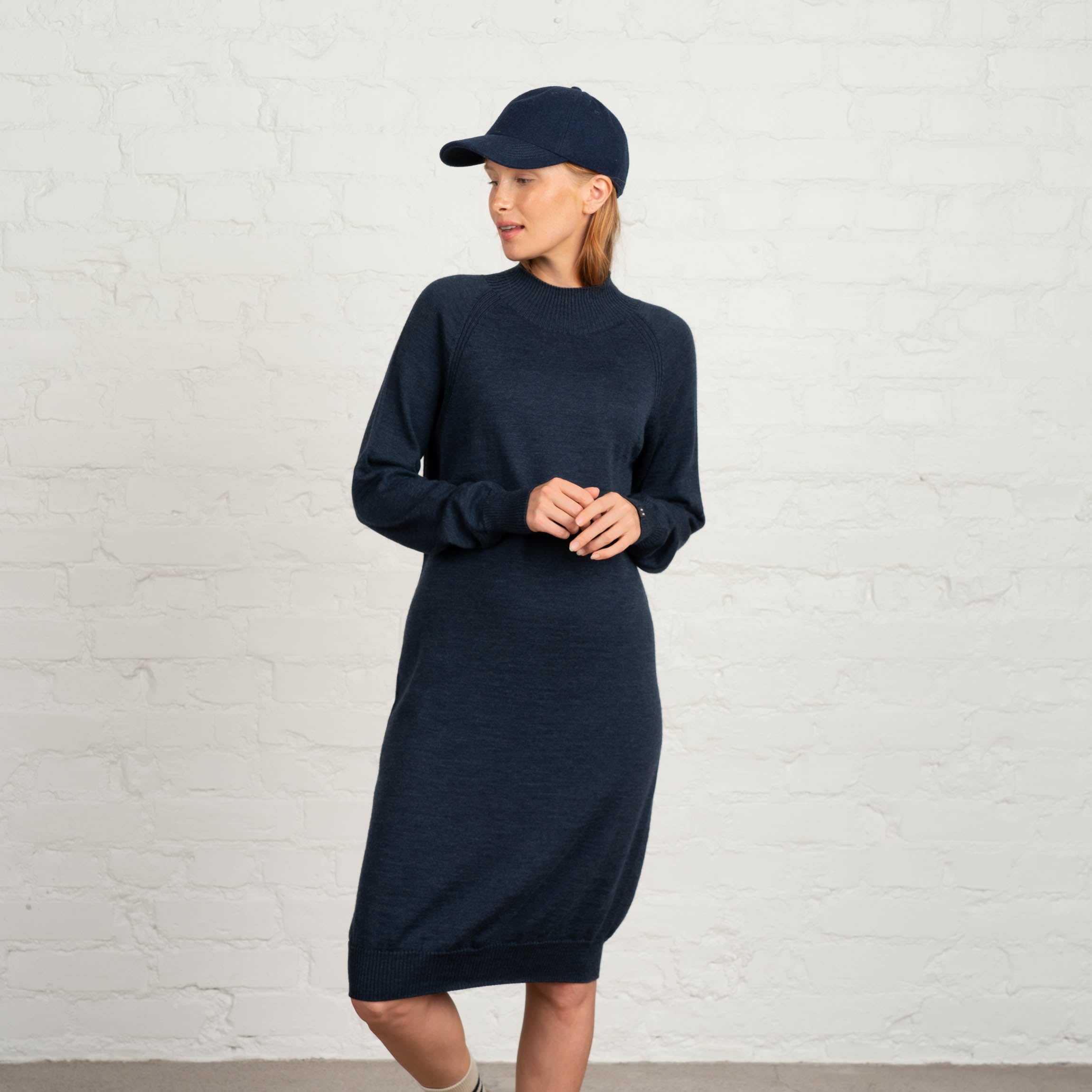 The model is 173 cm and wears size M.