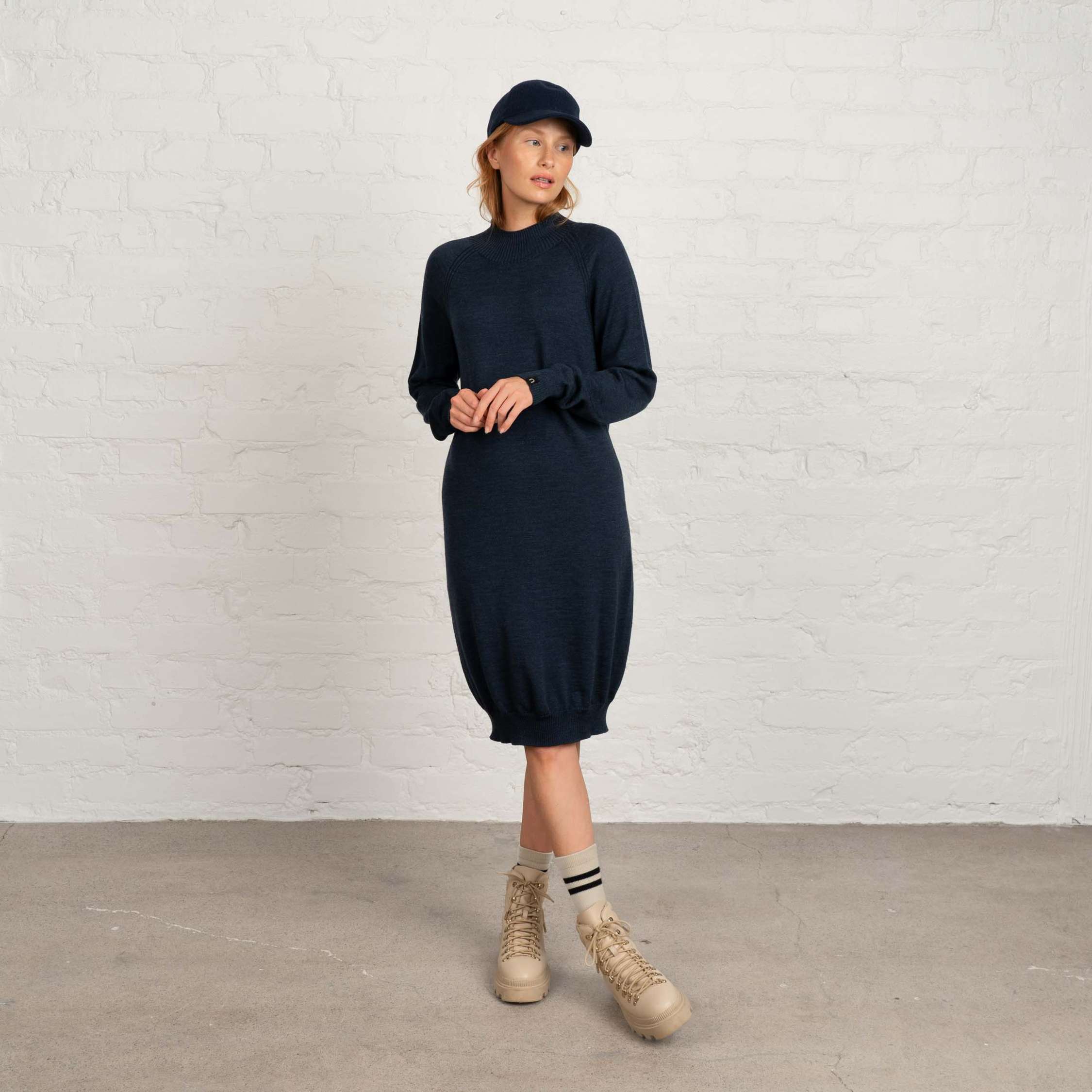 The model is 173 cm and wears size M.