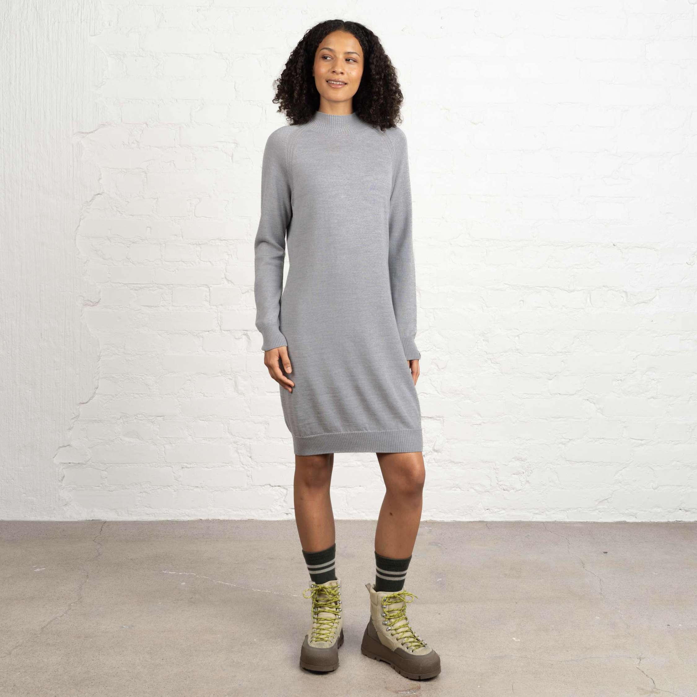 The model is 180 cm and wears size M.