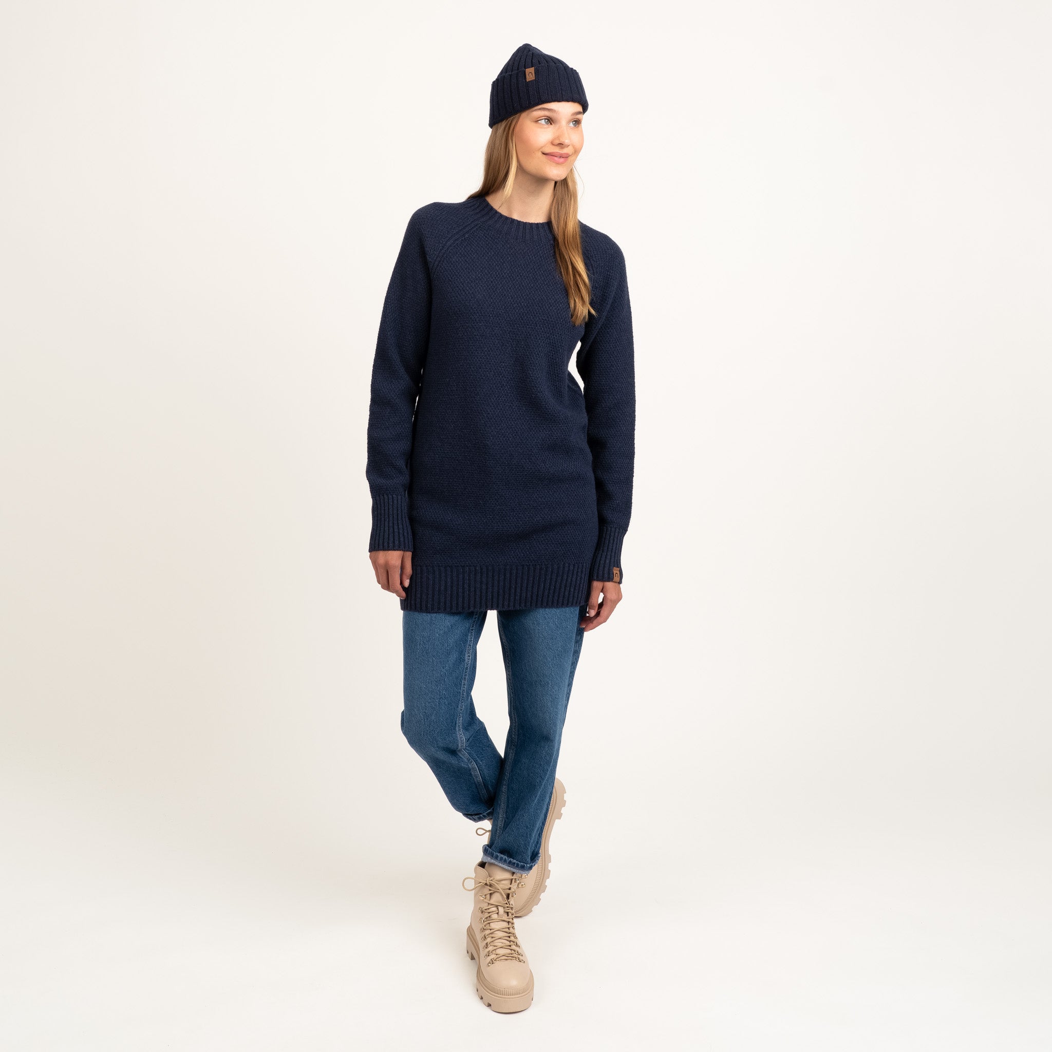 The model is 175 cm and wears size S.