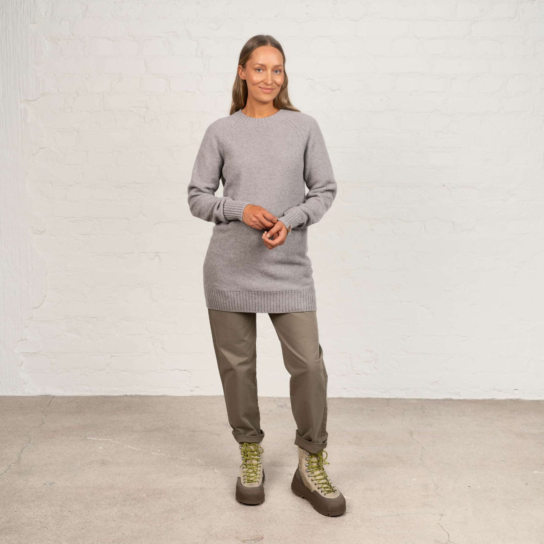 The model is 174 cm and wears size M.