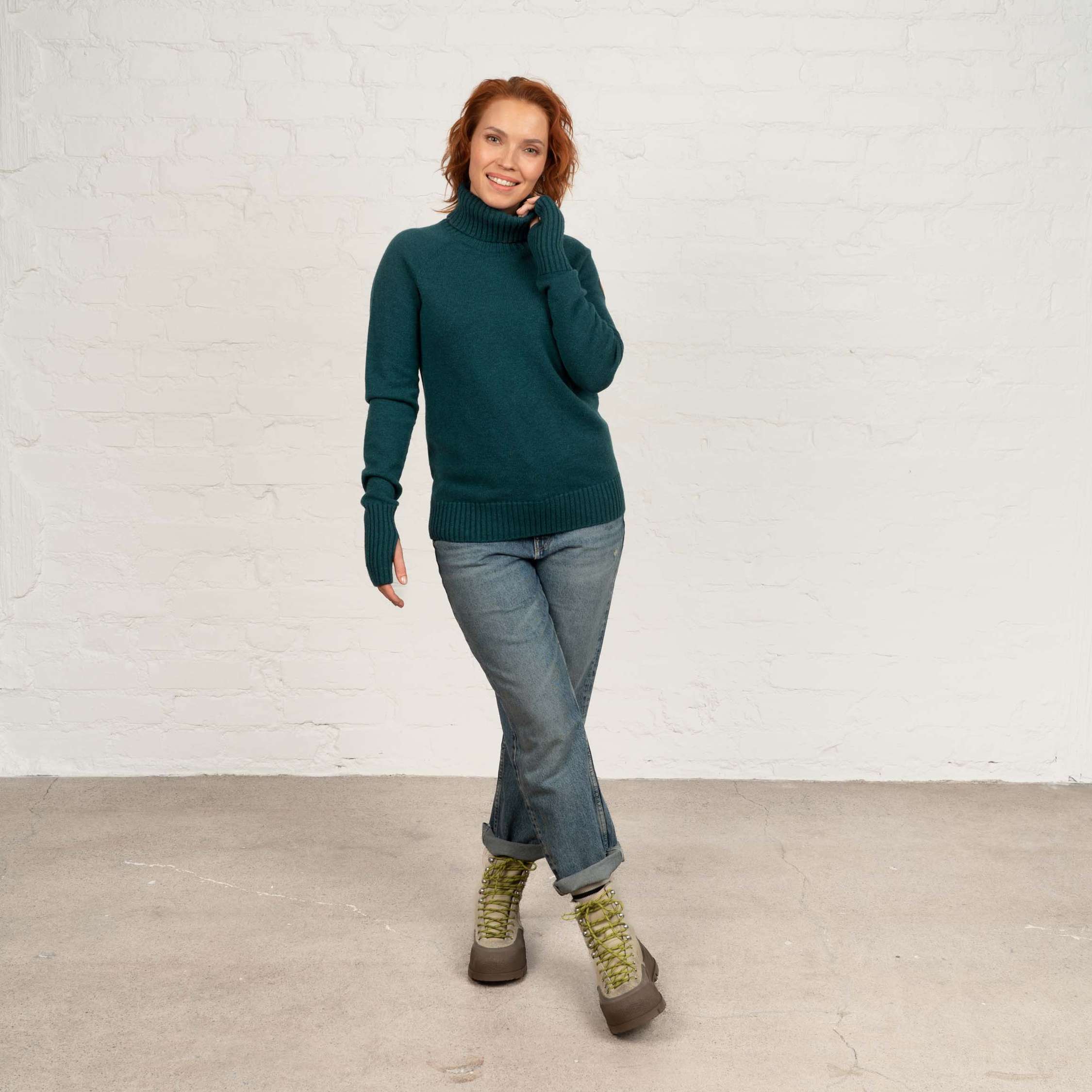 The model is 173 cm and wears size M.