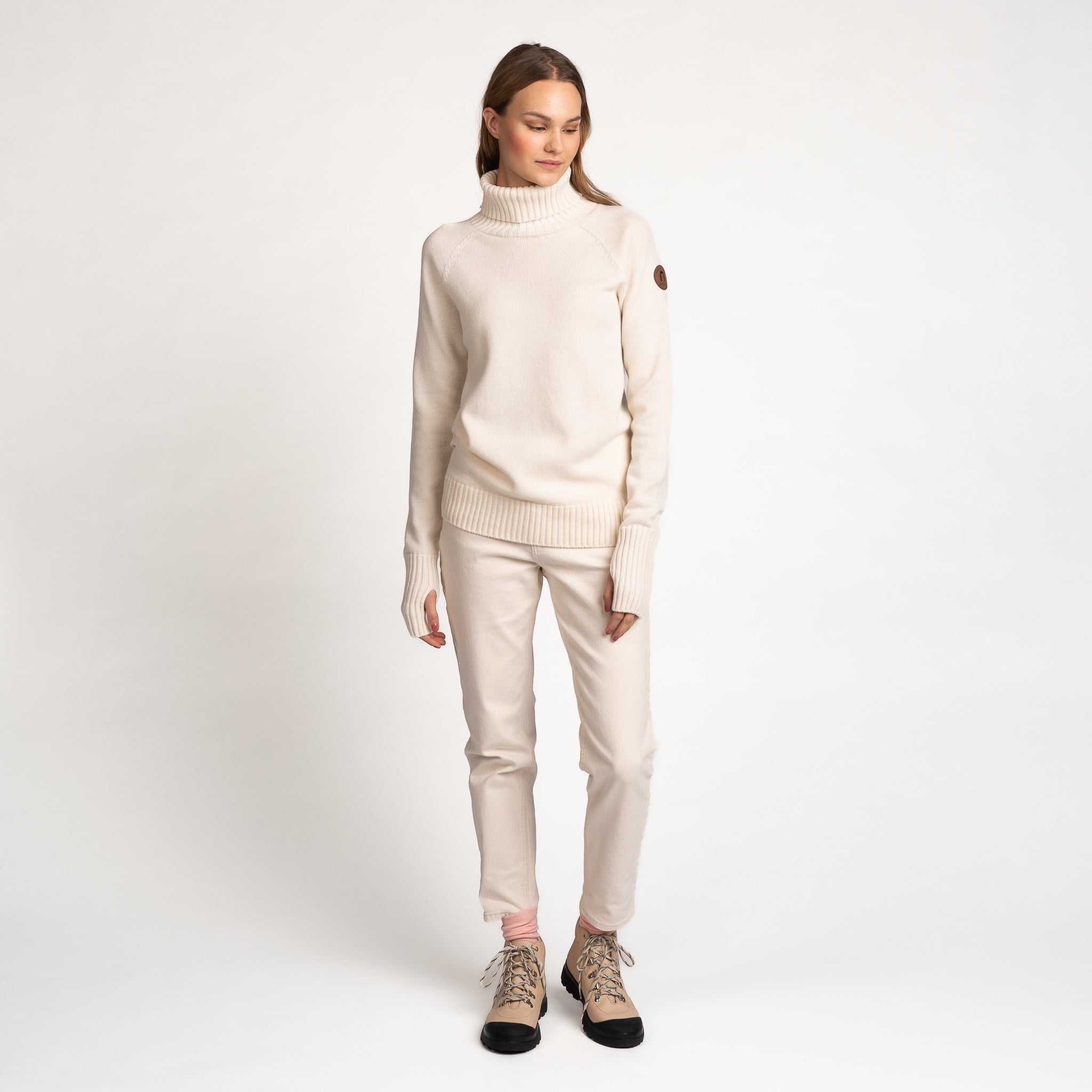 The model is 175 cm and wears size S.