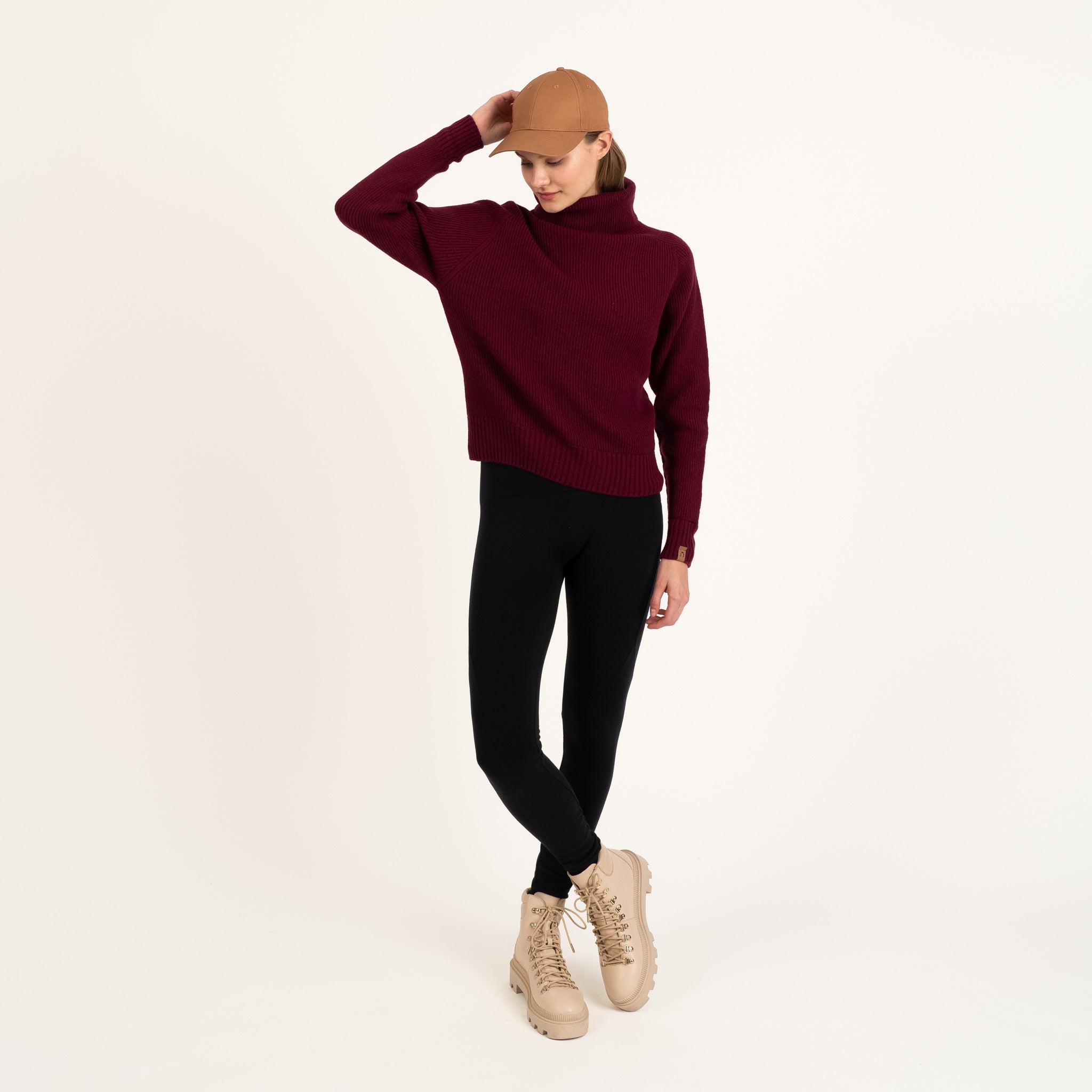 The model is 175 cm and wears size S.