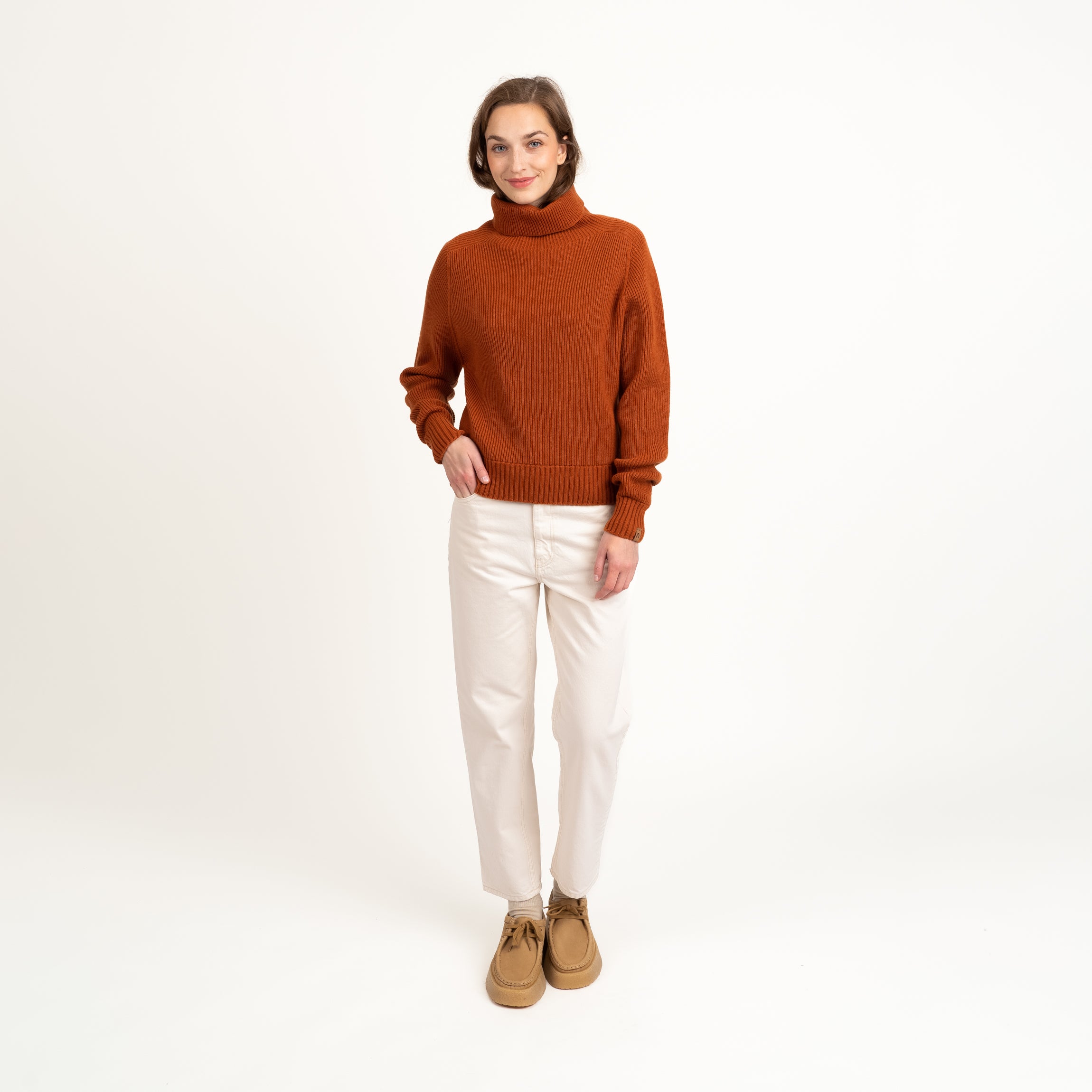 The model is 175 cm and wears size S.