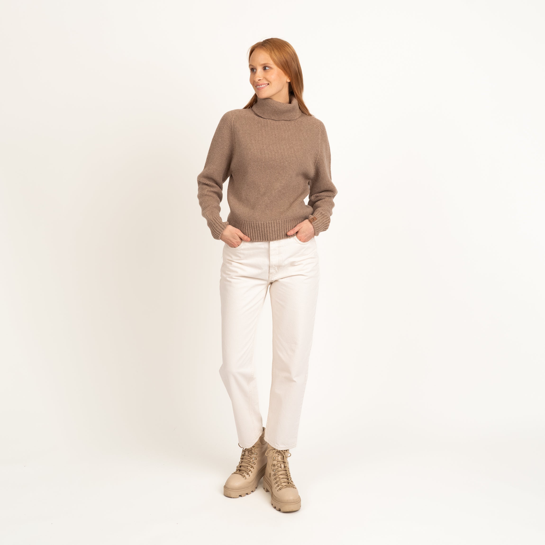 The model is 173 cm and wears size S.