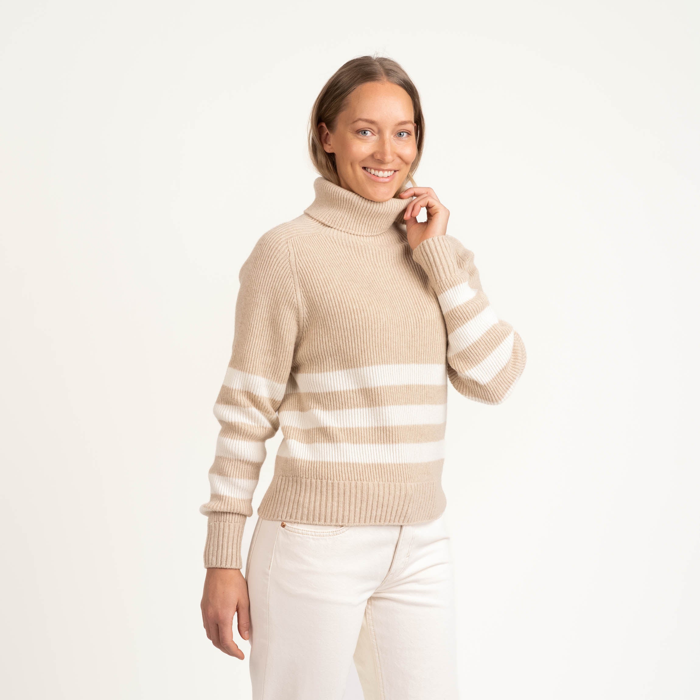 The model is 174 cm and wears size S.