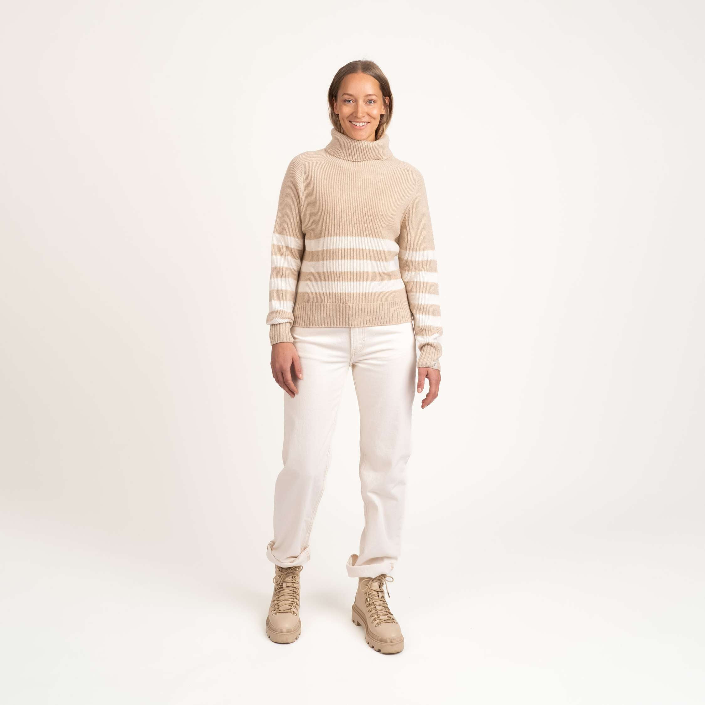 The model is 174 cm and wears size S.