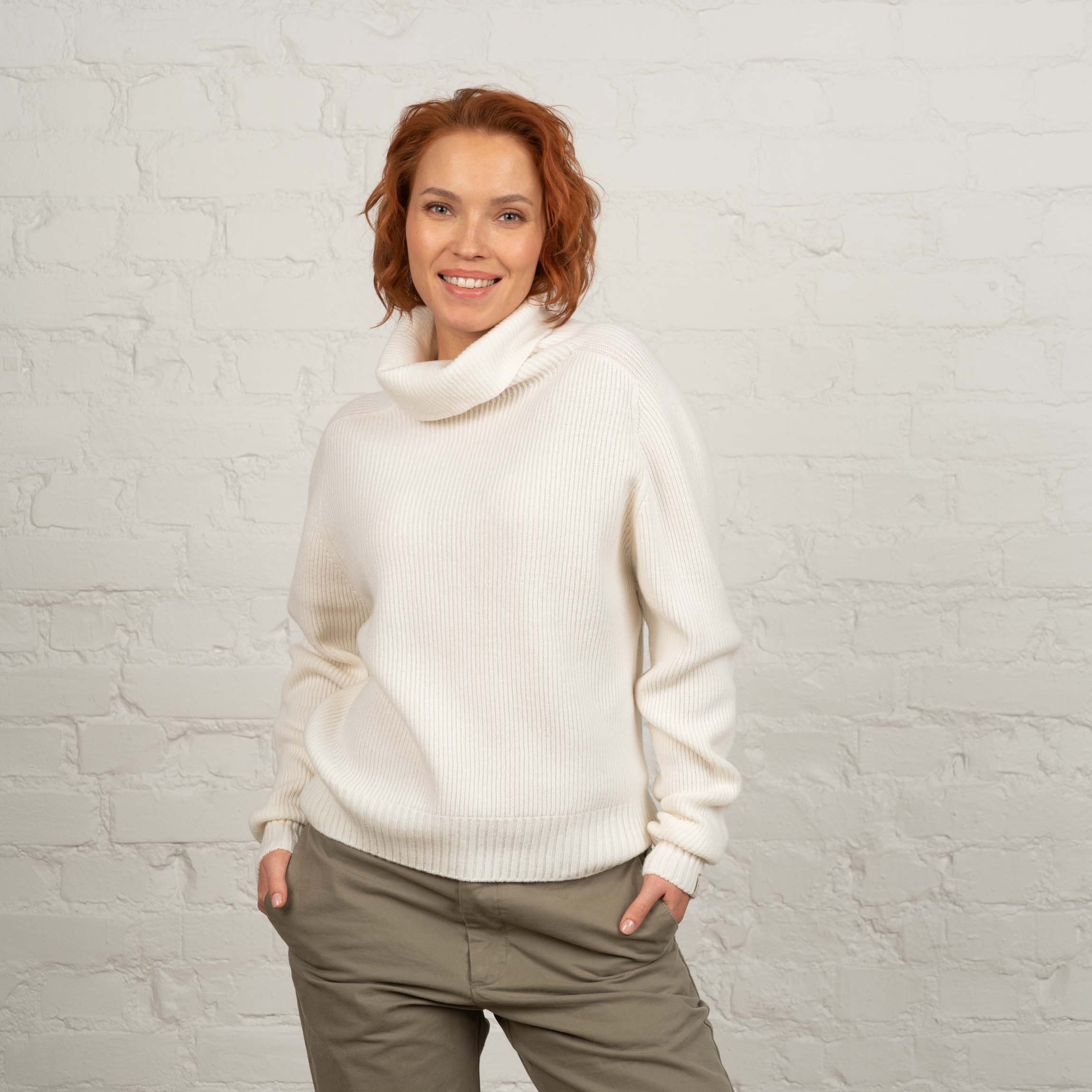 The model is 173 cm and wears size M.