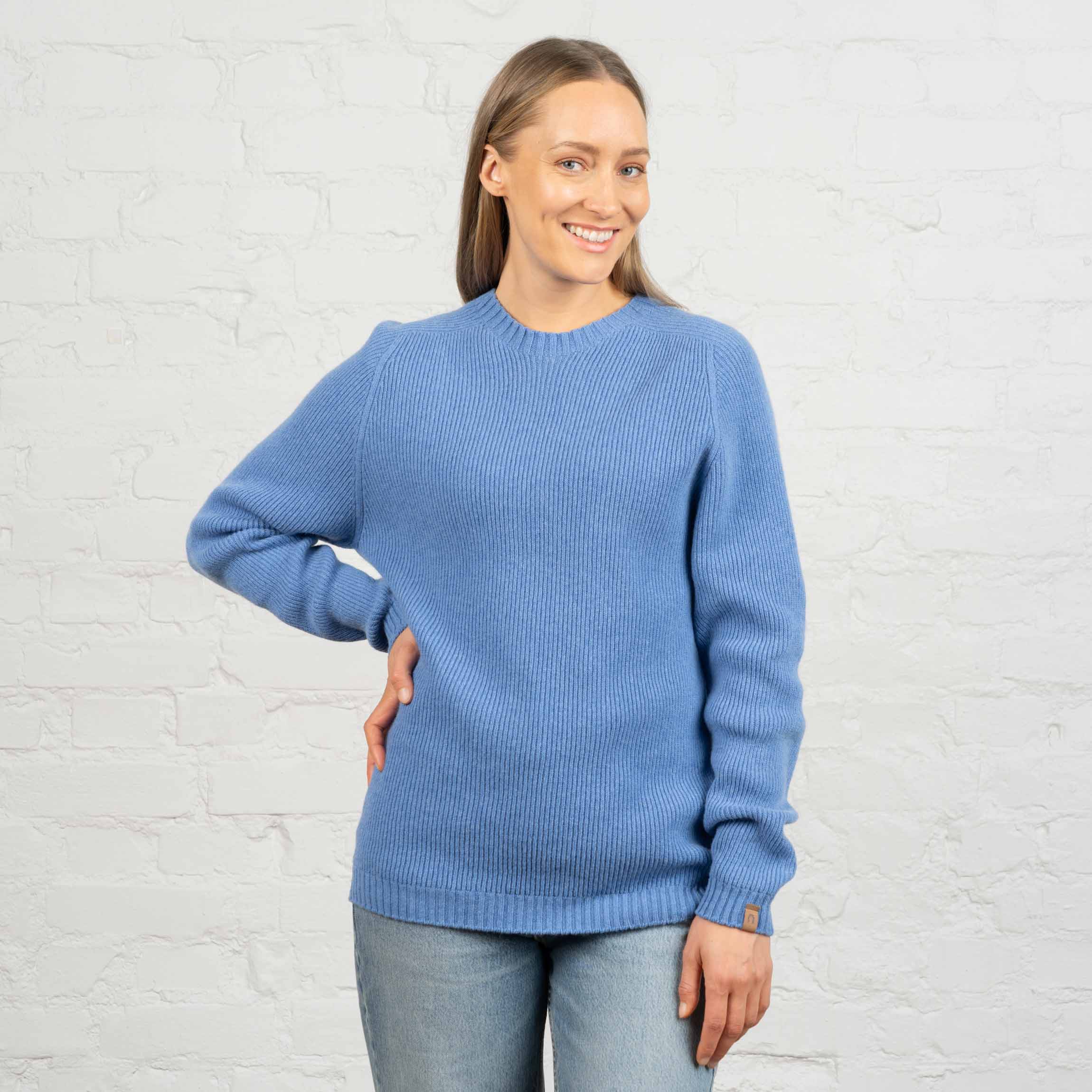 The model is 174 cm and wears size M.