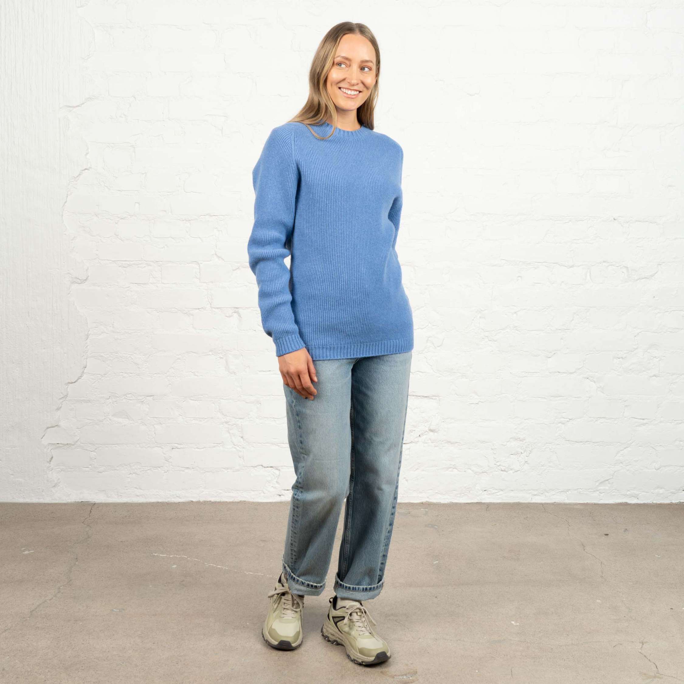 The model is 174 cm and wears size M.