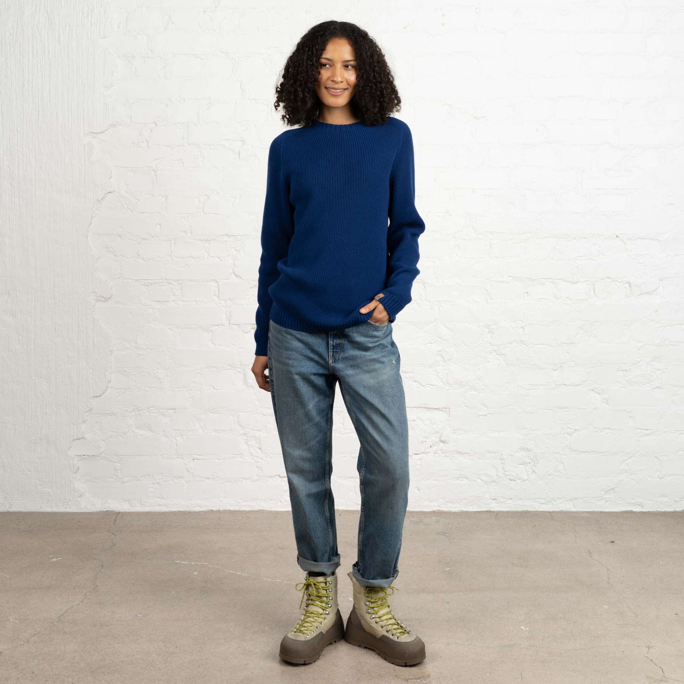 The model is 180 cm and wears size M.