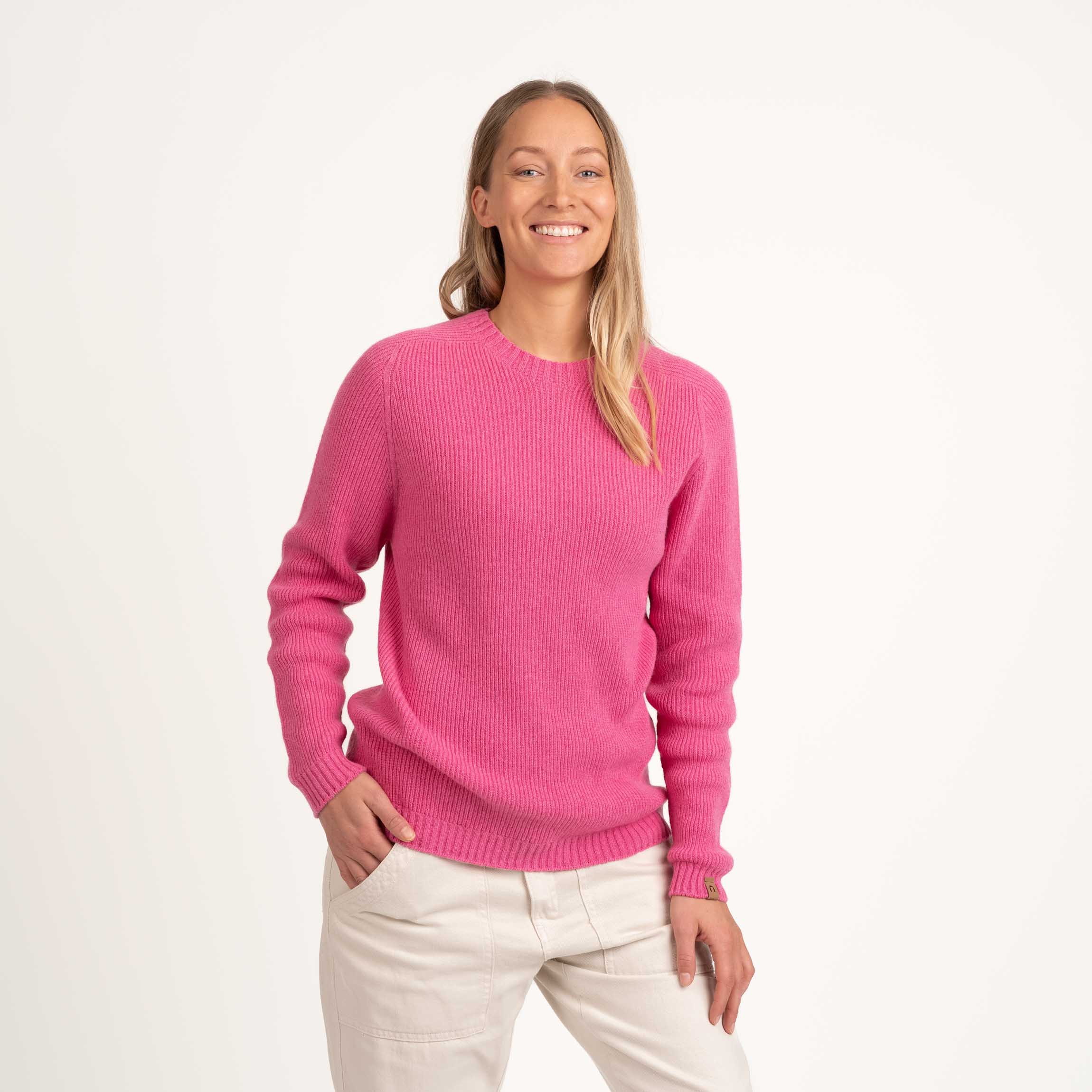 The model is 174 cm and wears size S.