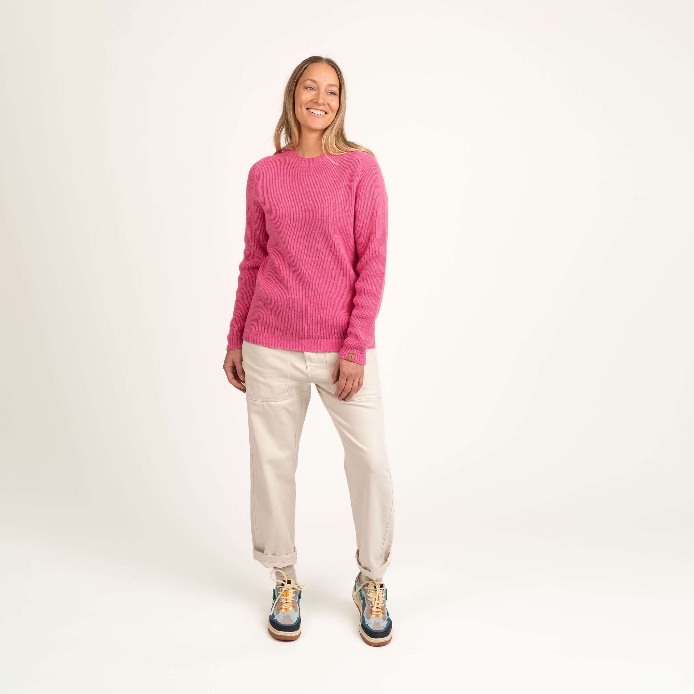 The model is 174 cm and wears size S.