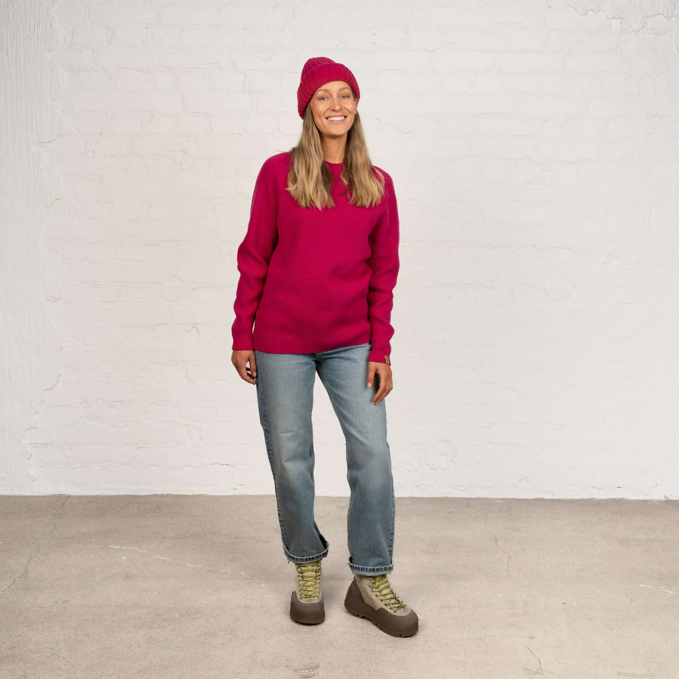 The model is 174 cm and wears size M.