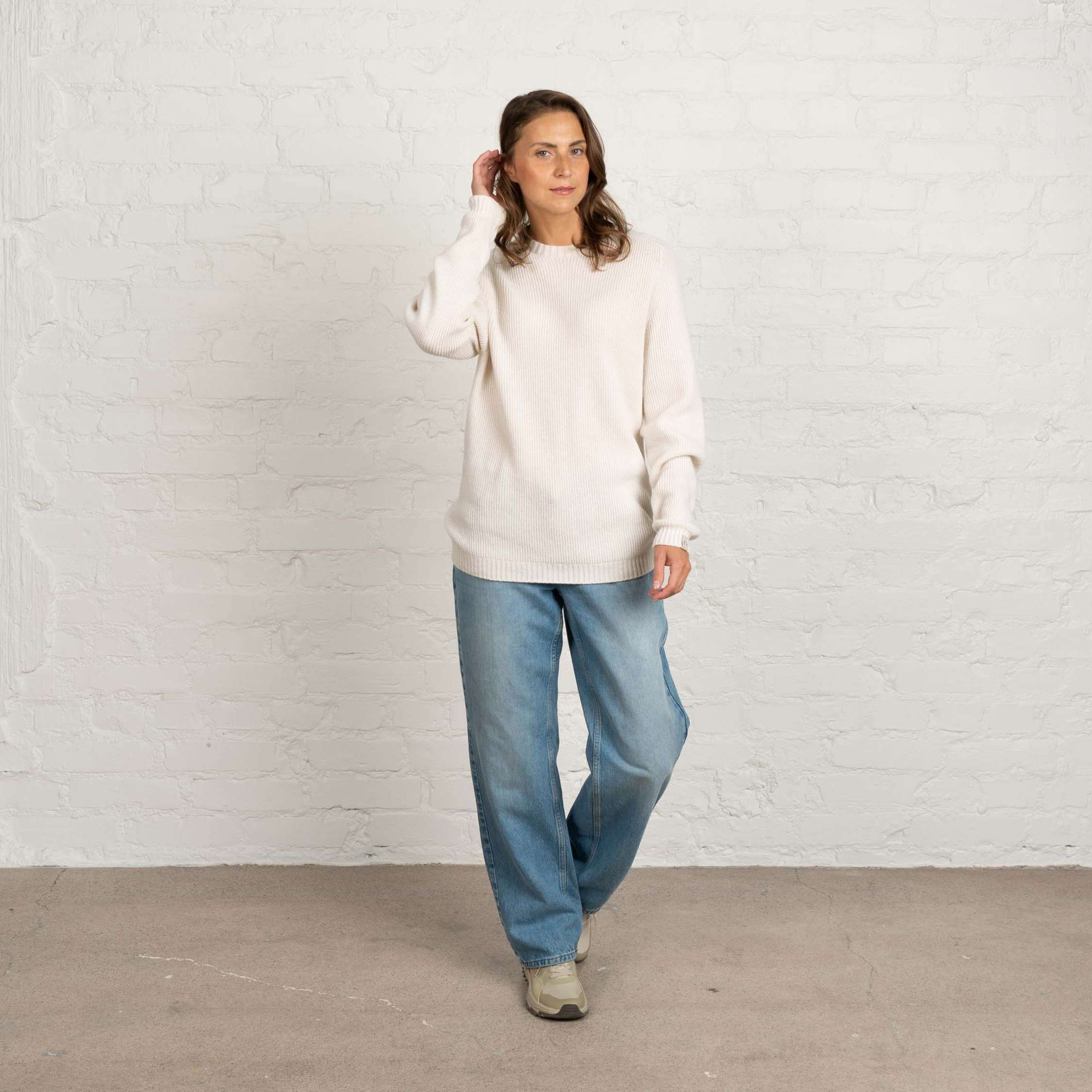 The model is 175 cm and wears size M.