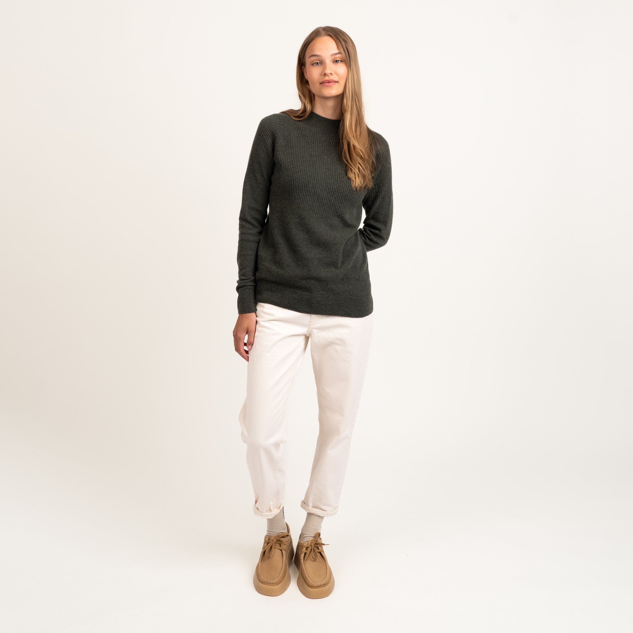 The model is 175 cm and wears size S.