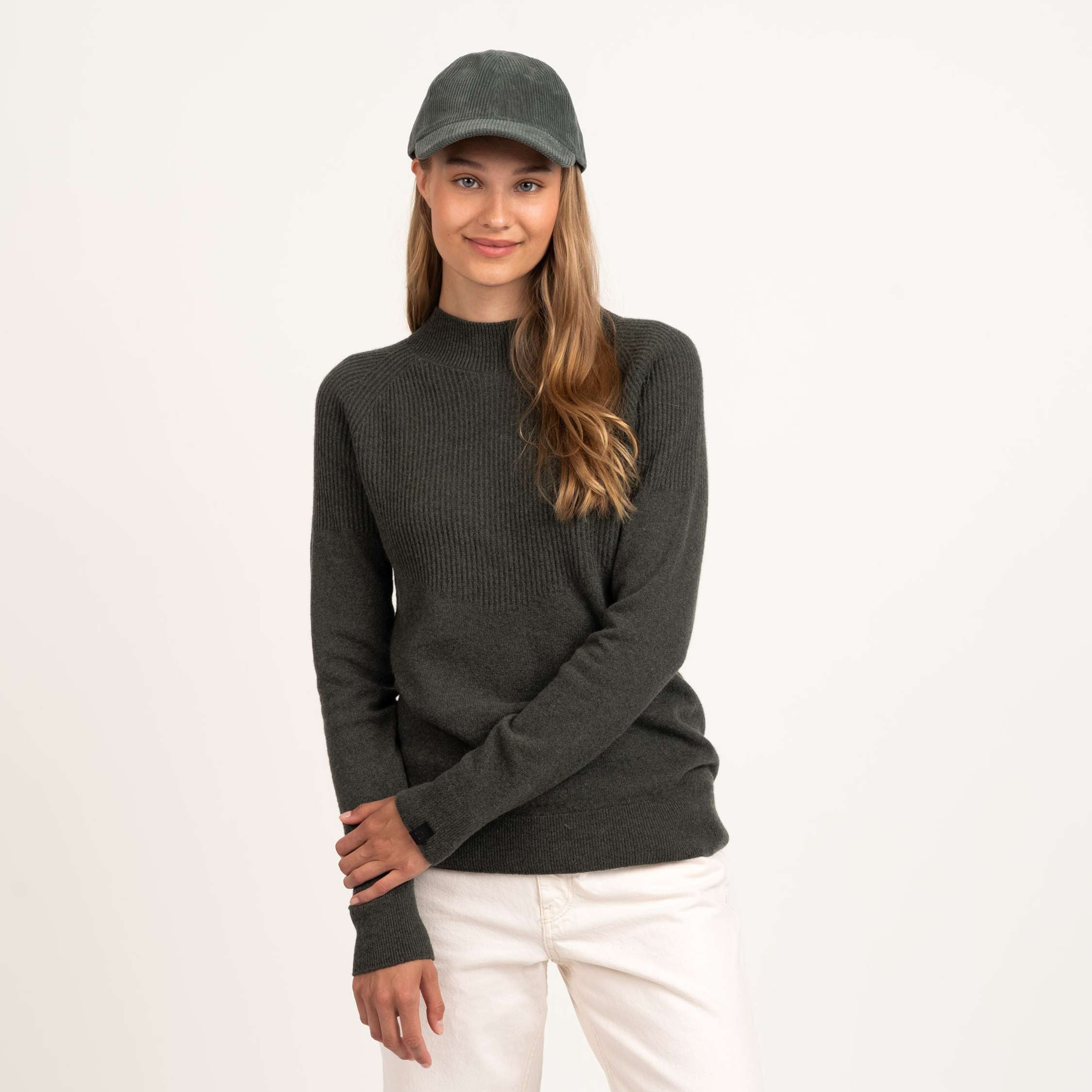 The model is 175 cm and wears size S.