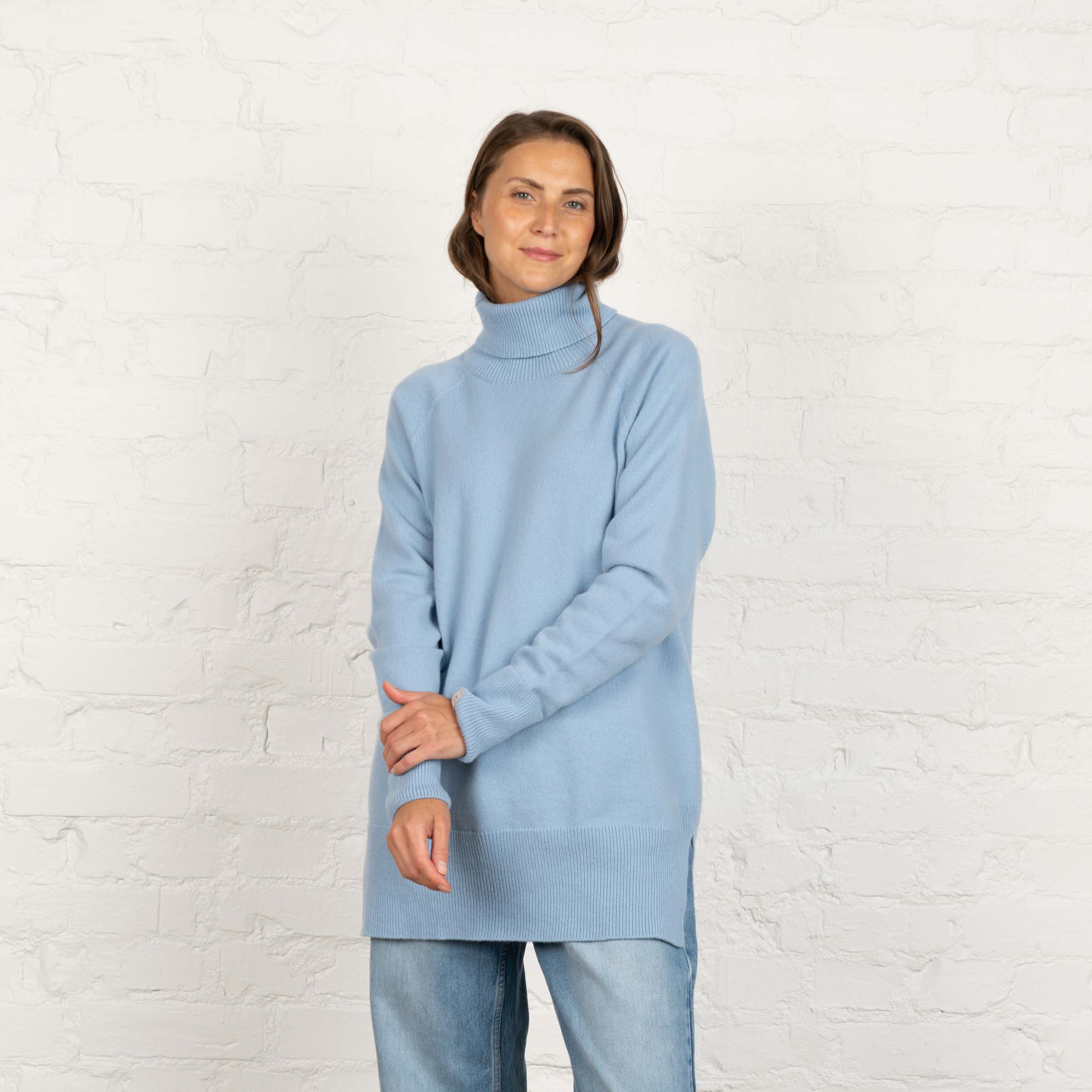 The model is 175 cm and wears size M.