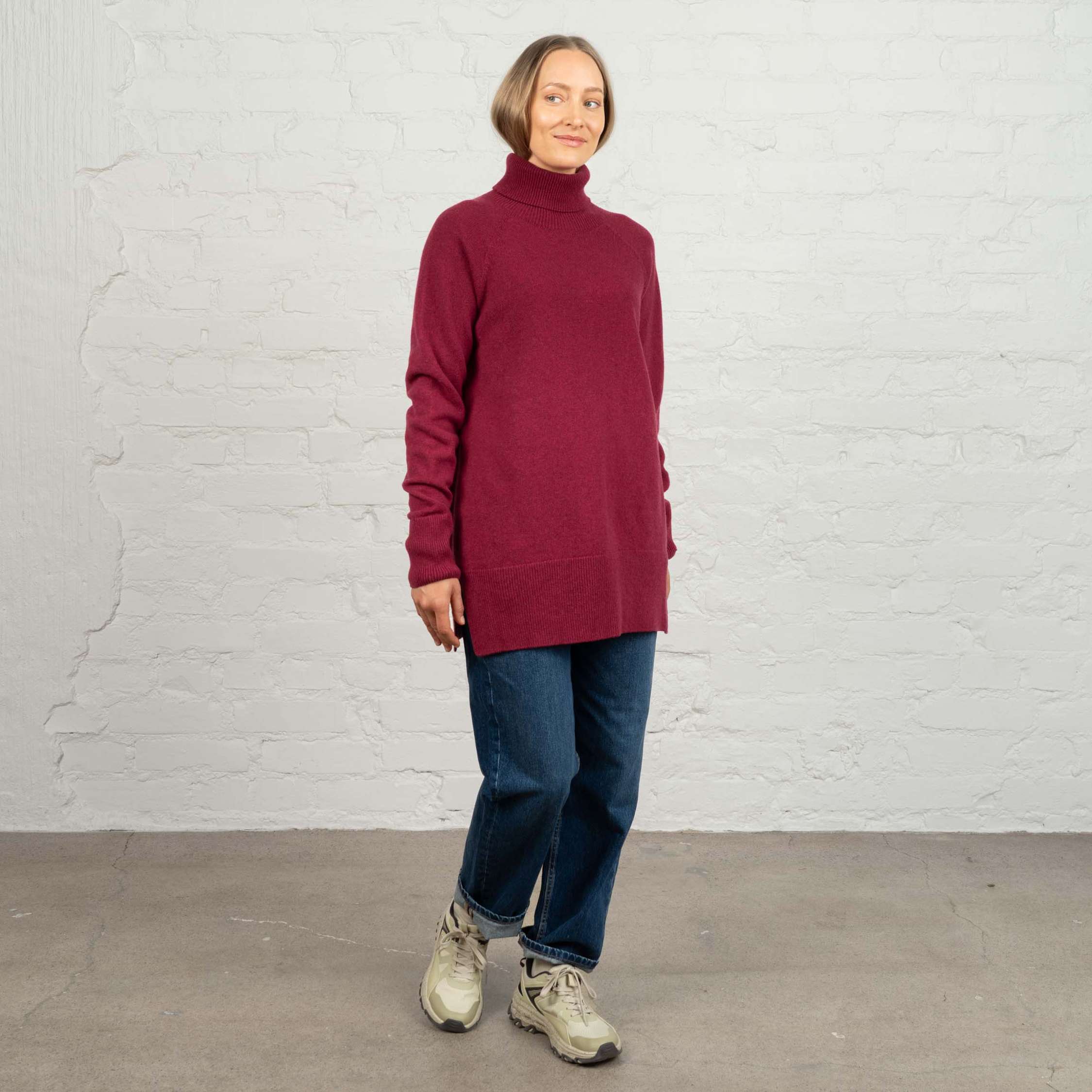 The model is 174 cm and wears size M.