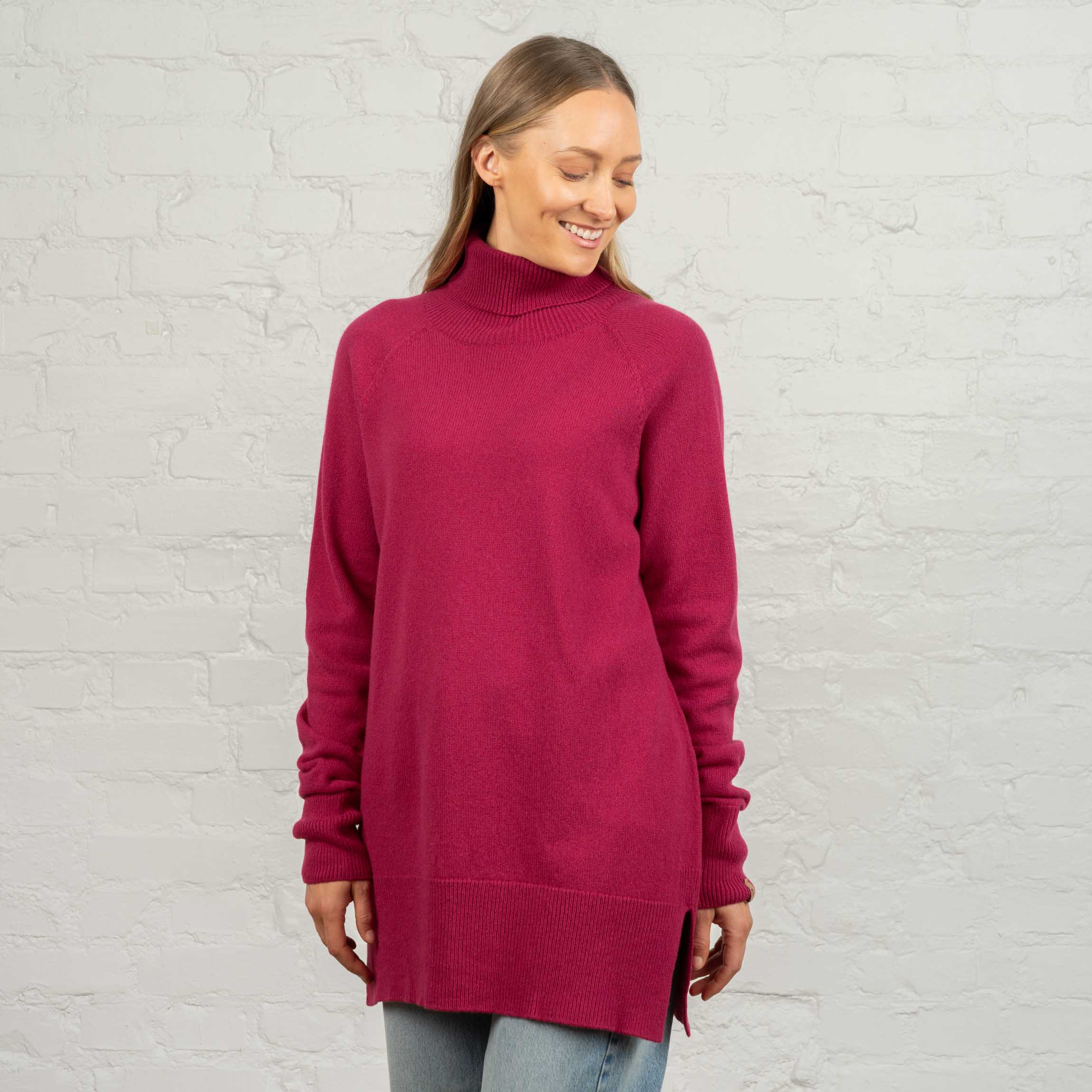 The model is 174 cm and wears size M.