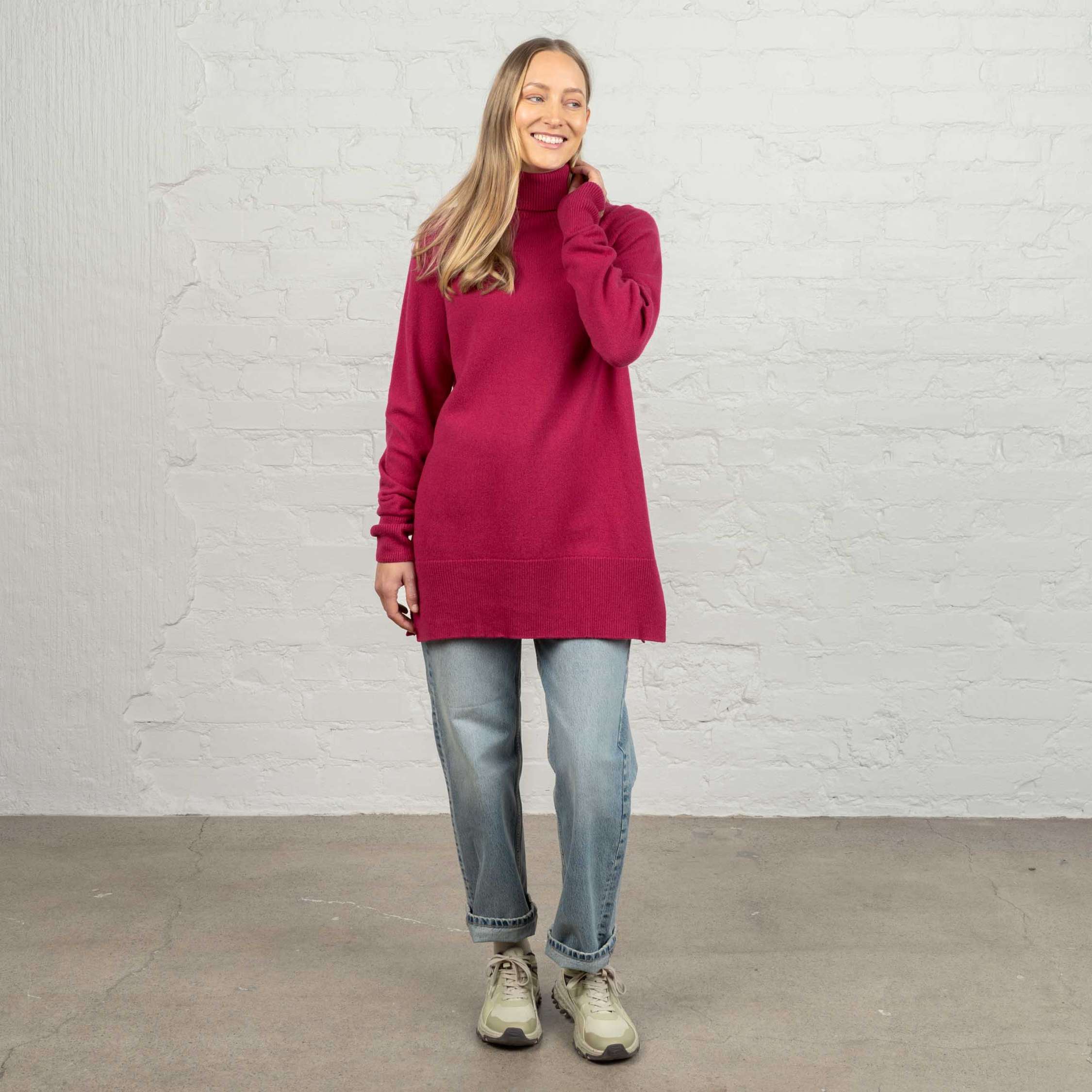 The model is 174 cm and wears size M.