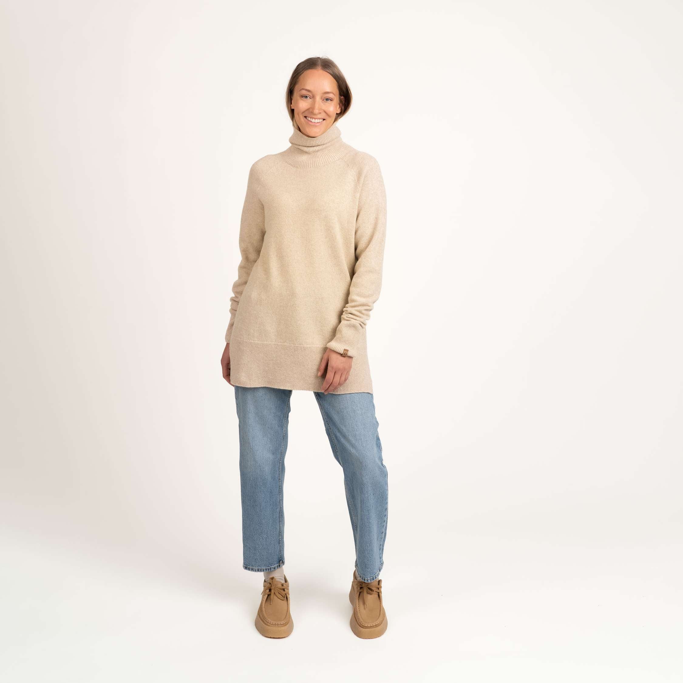 The model is 174 cm and wears size S.