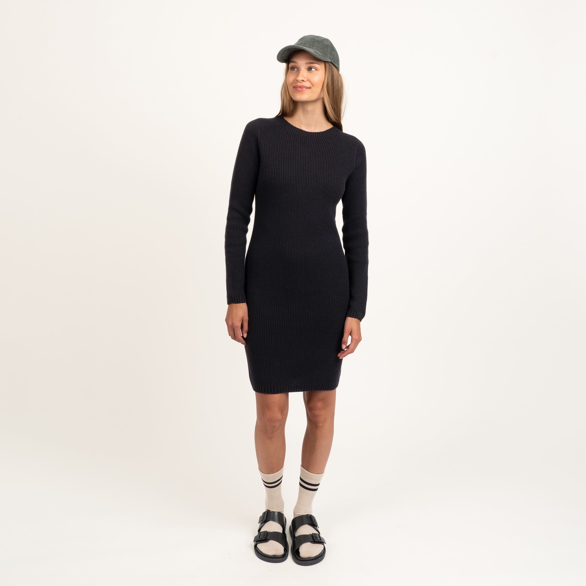 The model is 175 cm and wears size S.