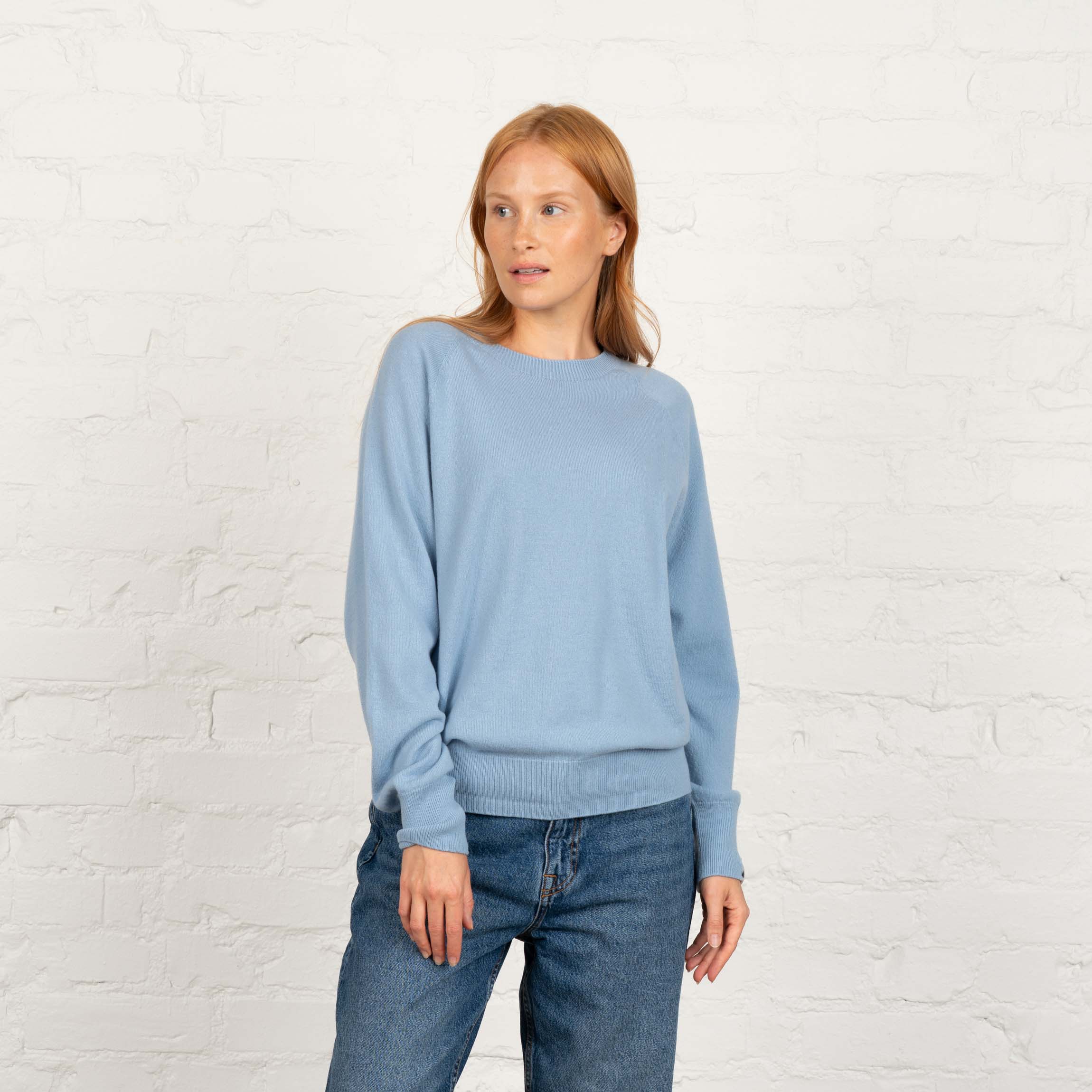 The model is 173 cm and wears size M.