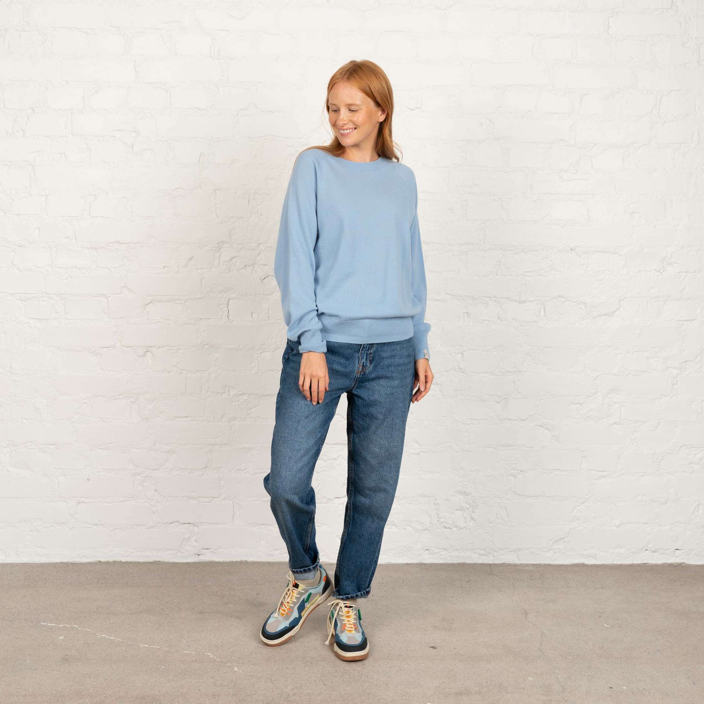 The model is 173 cm and wears size M.