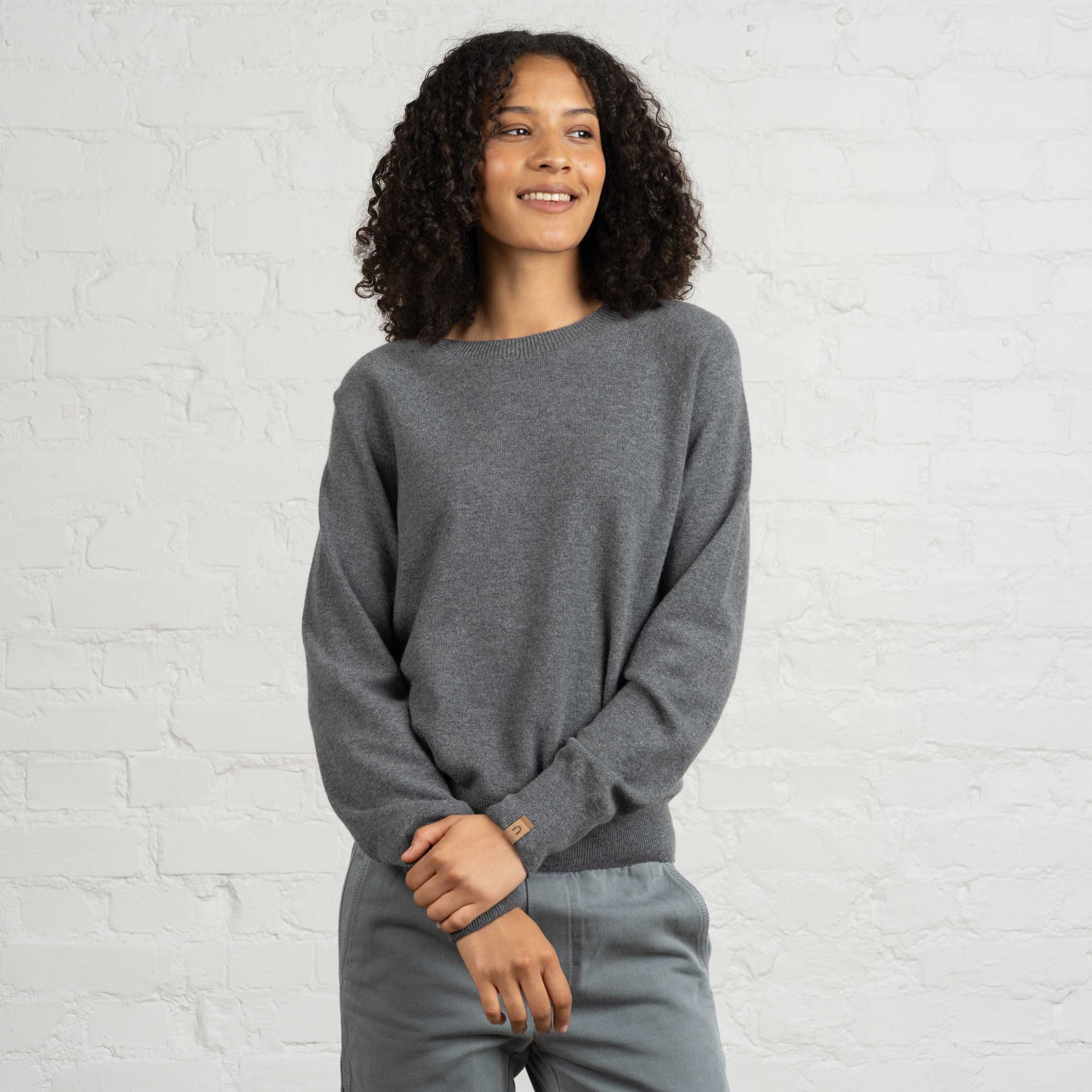 The model is 180 cm and wears size M.