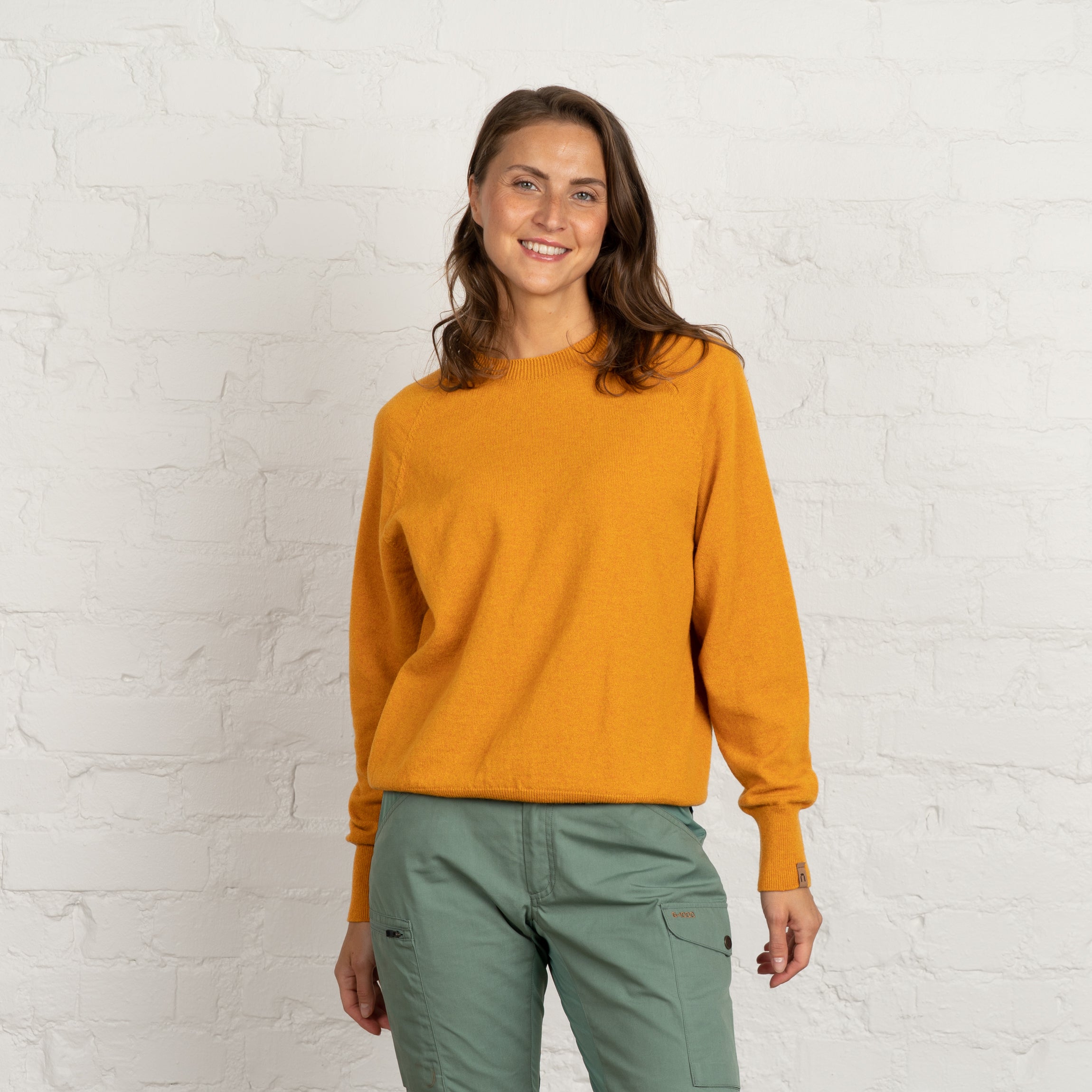 The model is 175 cm and wears size M.