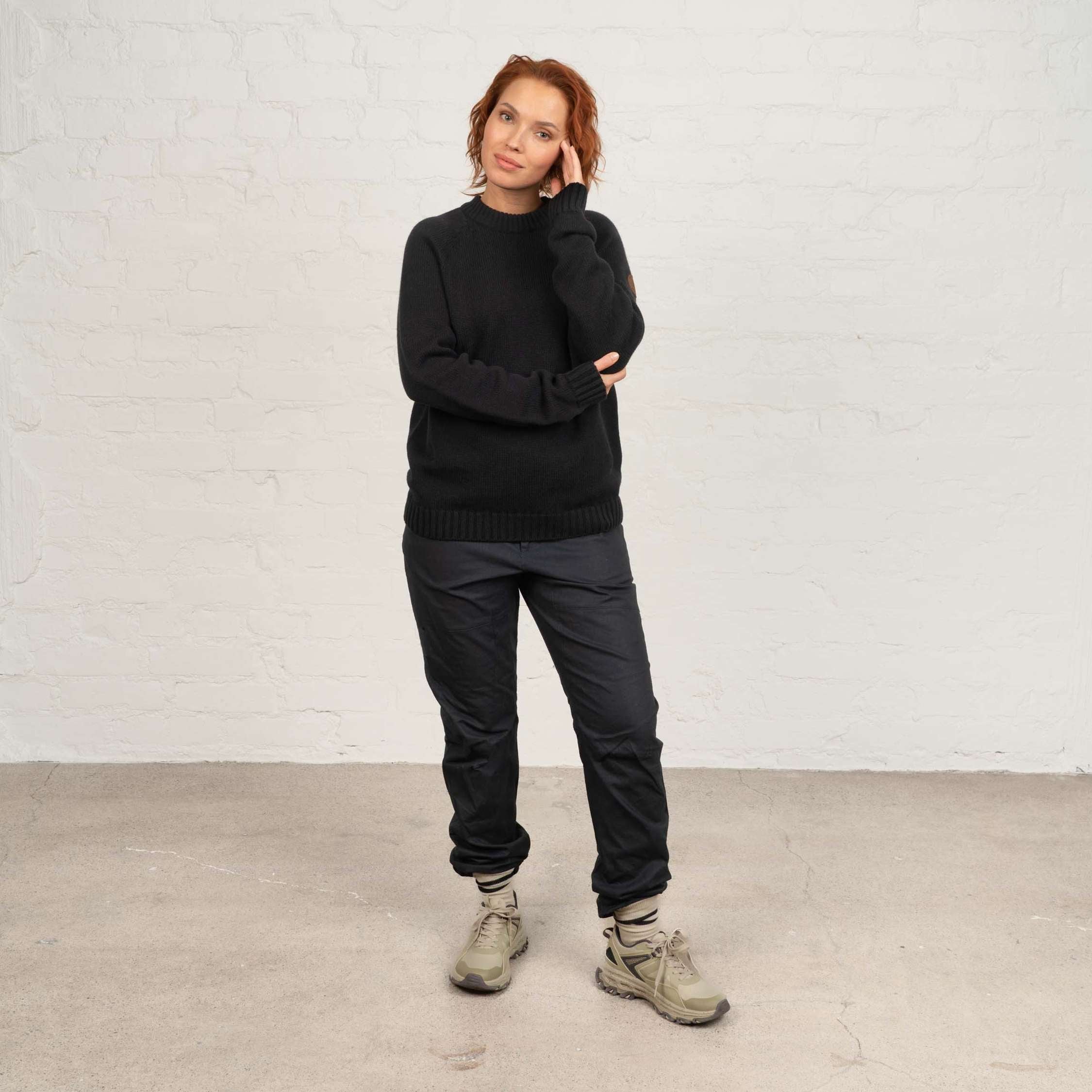 The model is 173 cm and wears size M.