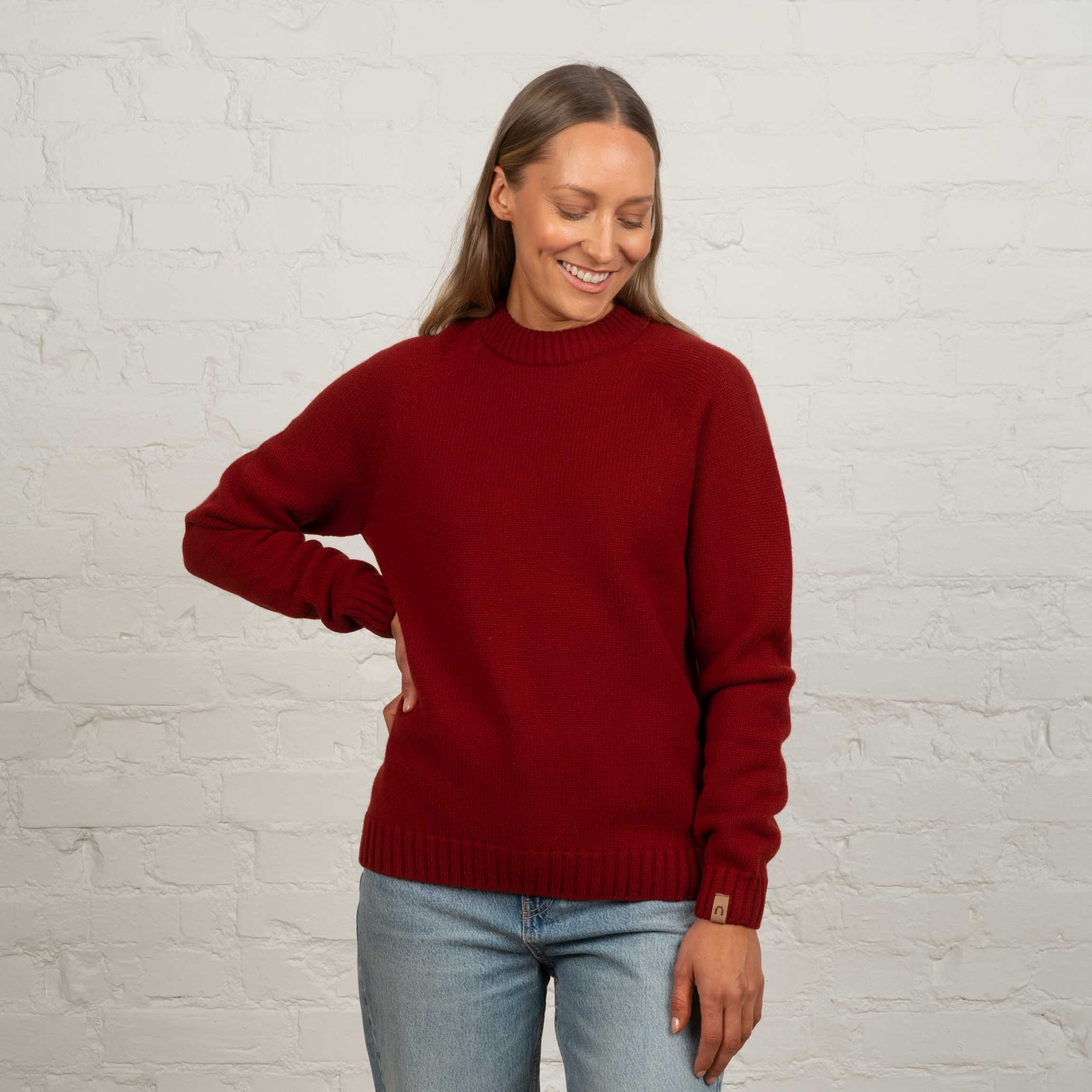 The model is 174 cm and wears size M.