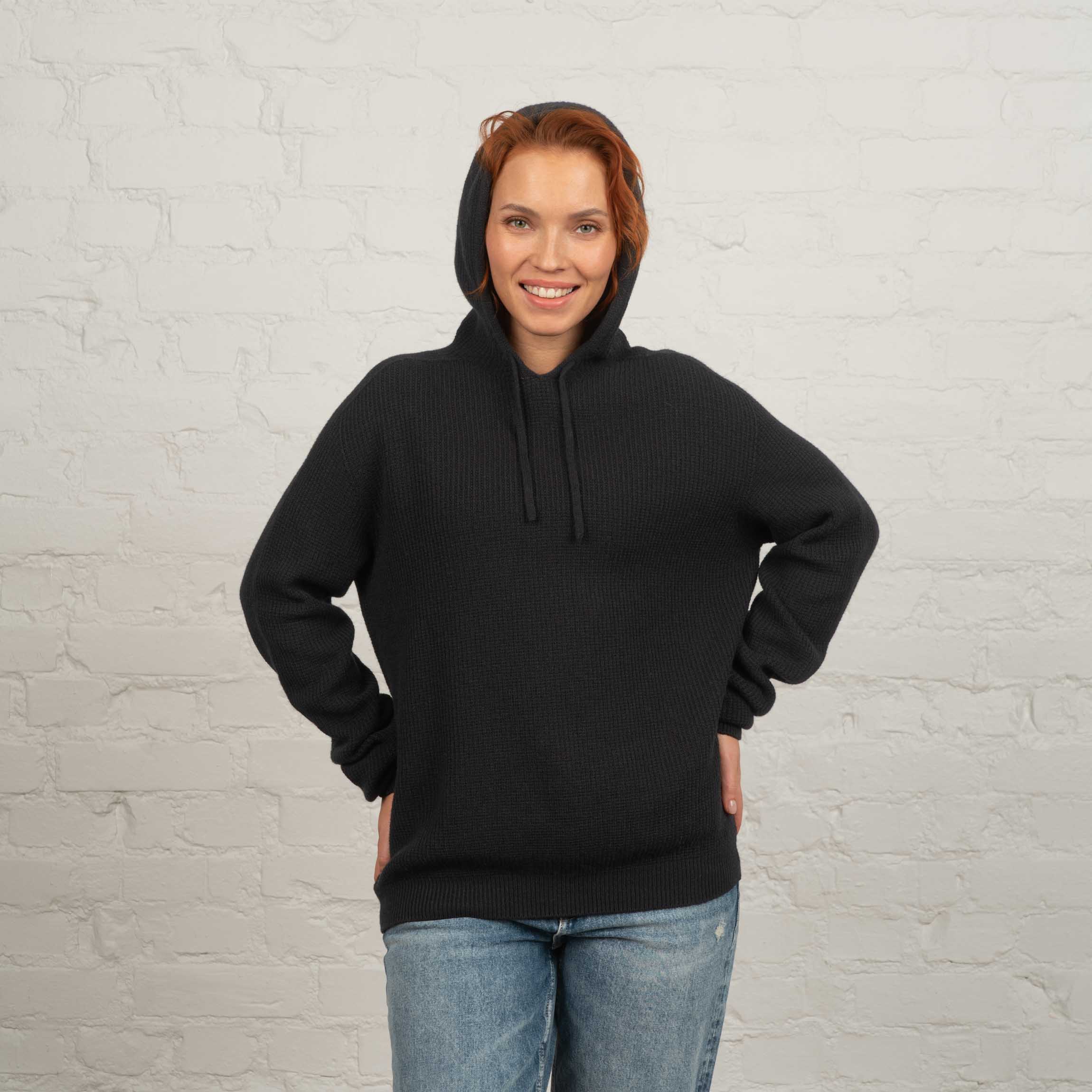 The model is 173 cm and wears size M.