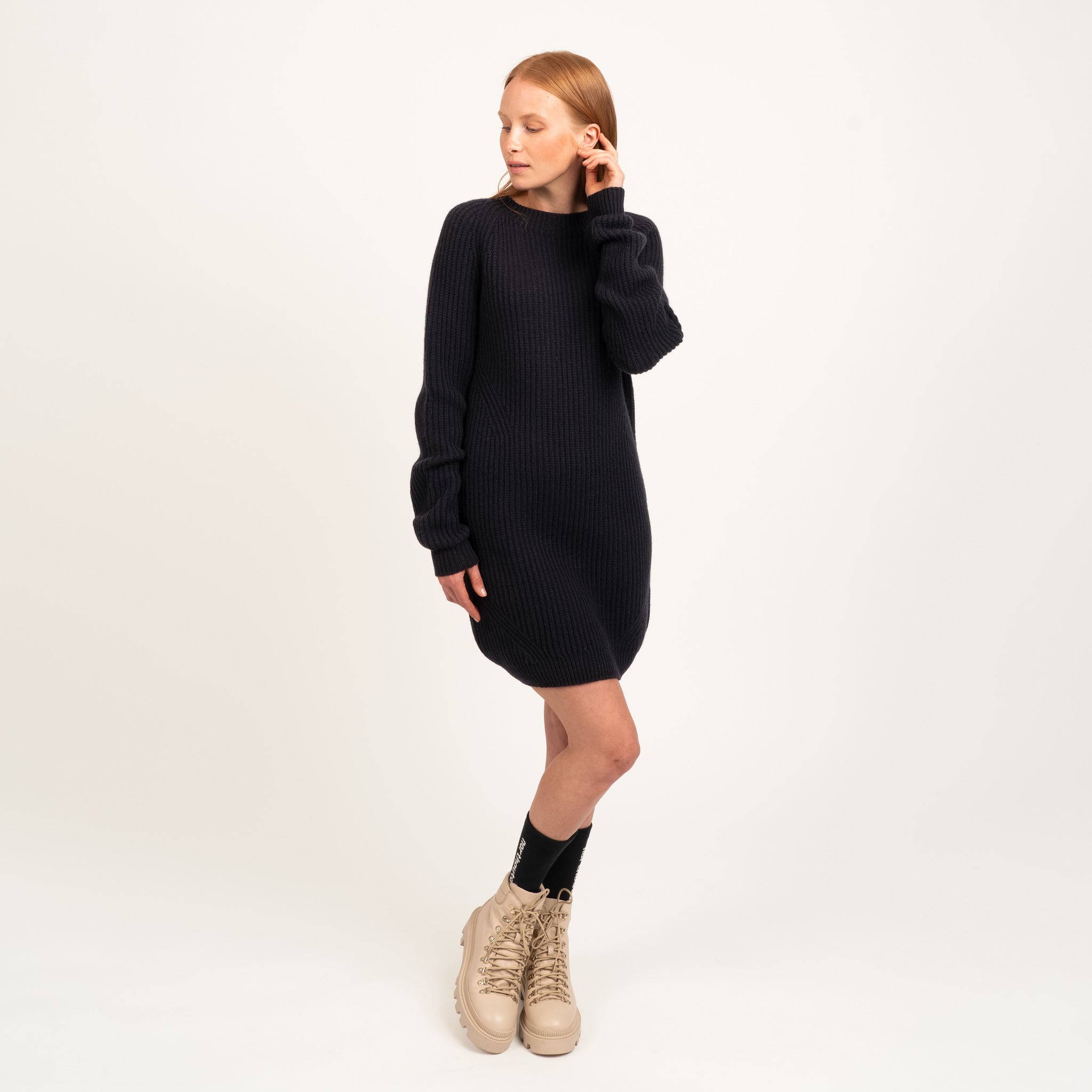 The model is 173 cm and wears size S.