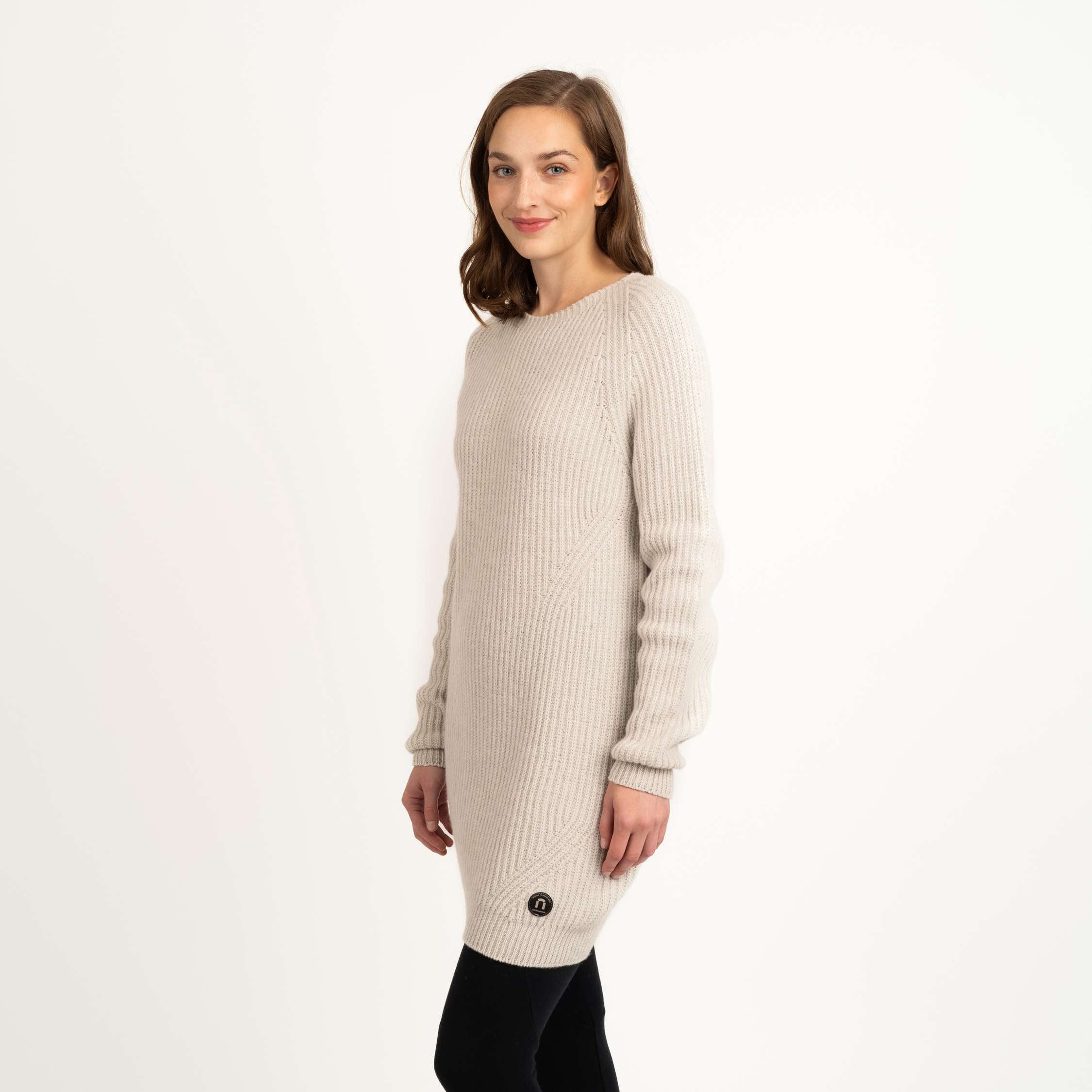 The model is 175 cm and wears size S.