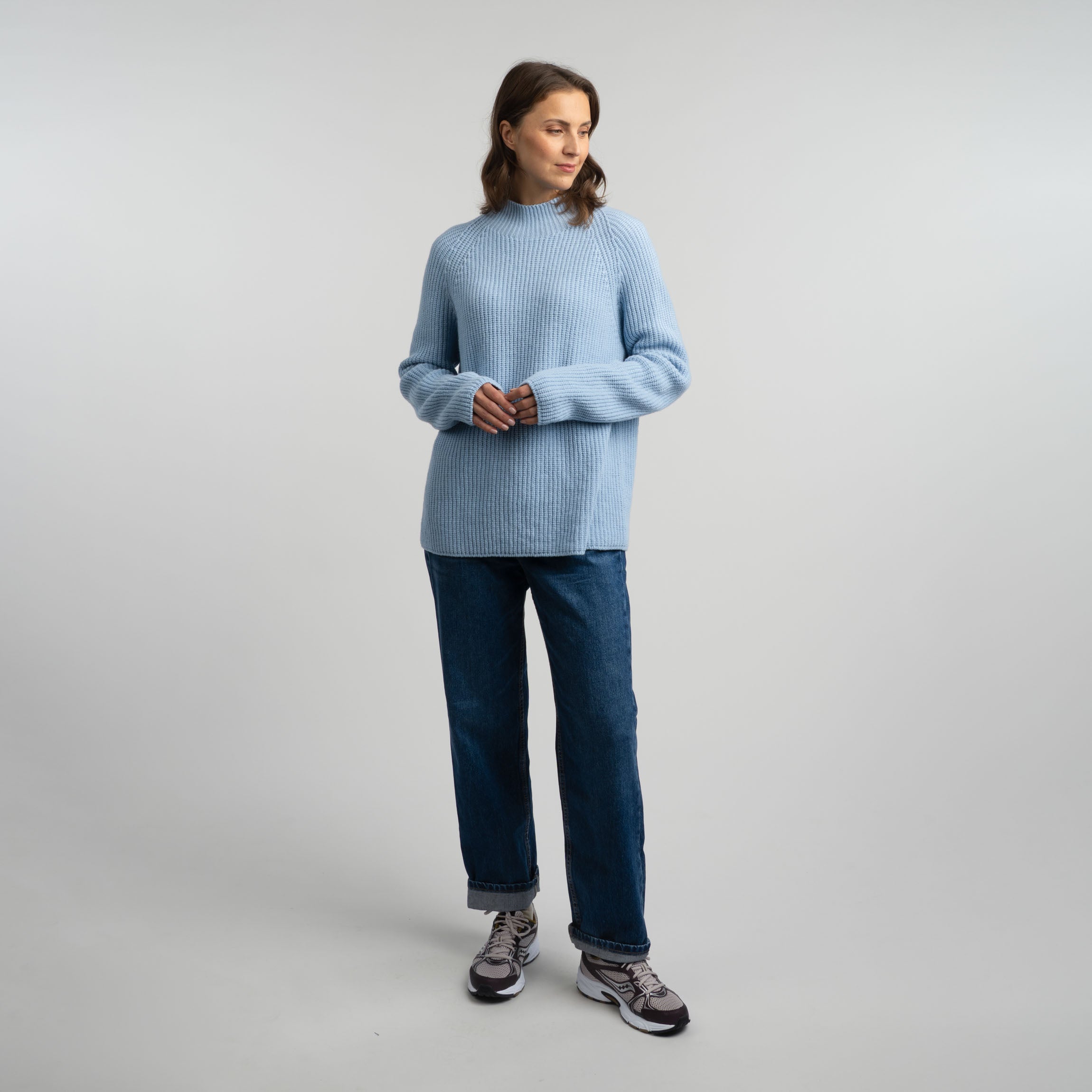 The model is 175 cm and wears size M.