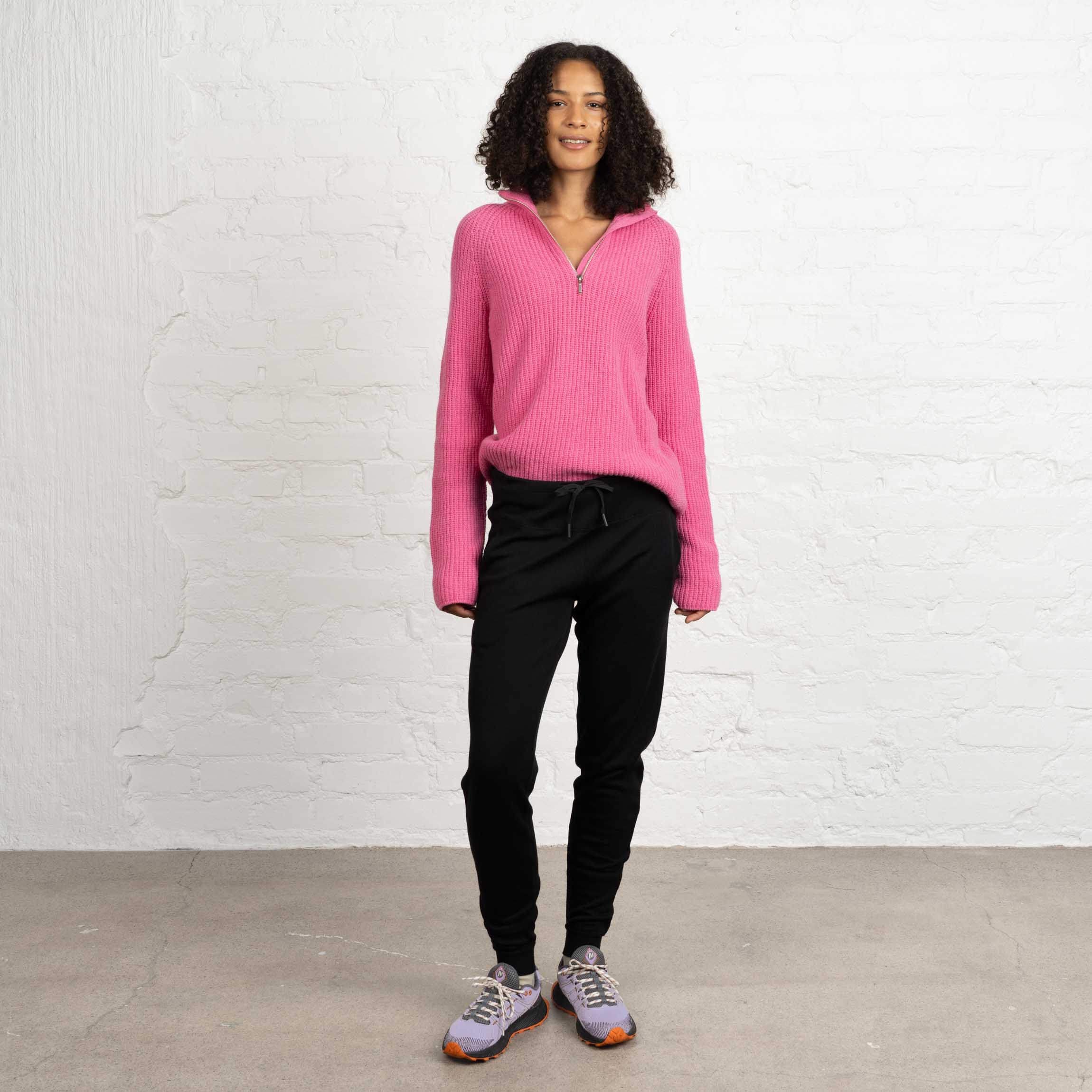 The model is 180 cm and wears size M.