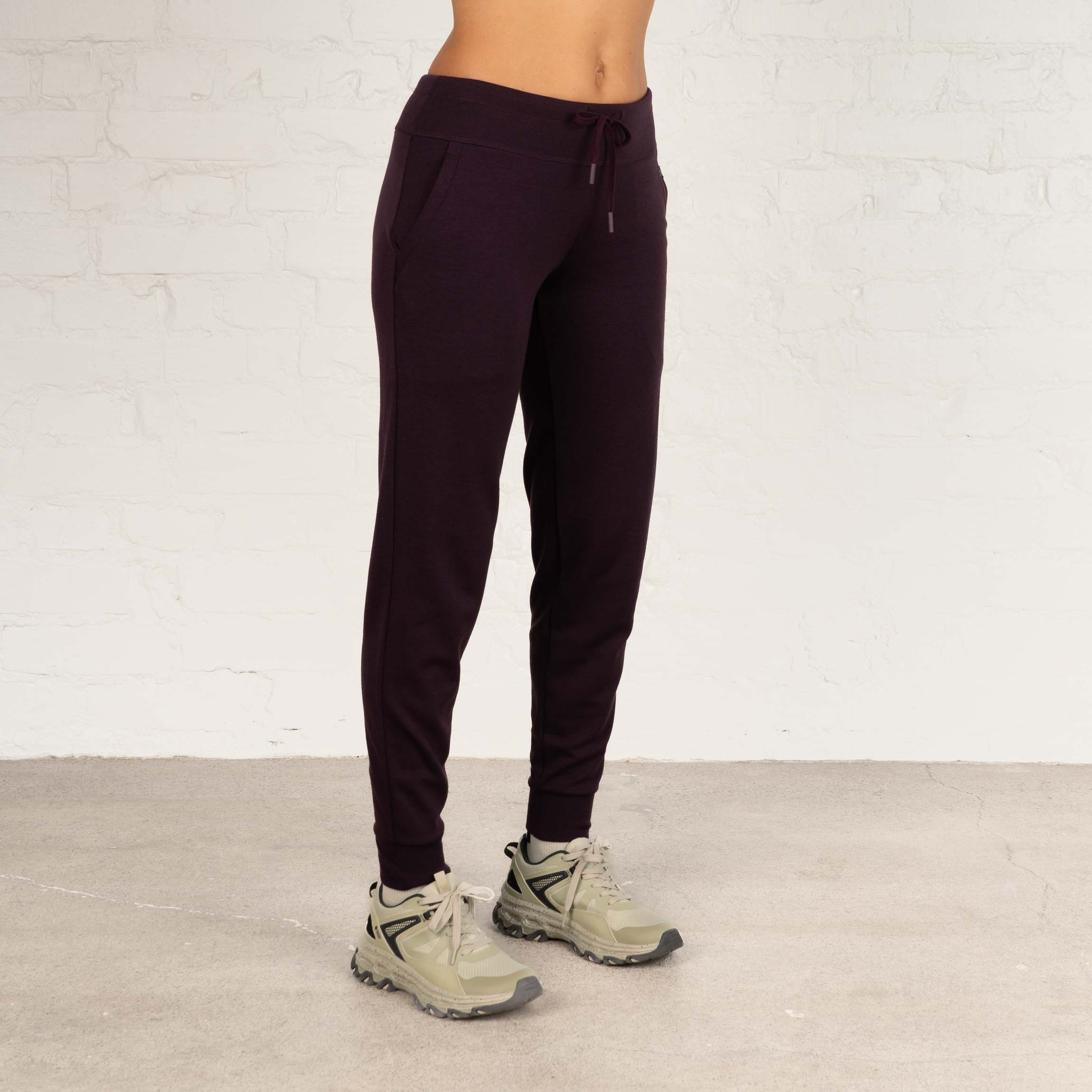 The model is 174 cm and wears size S.