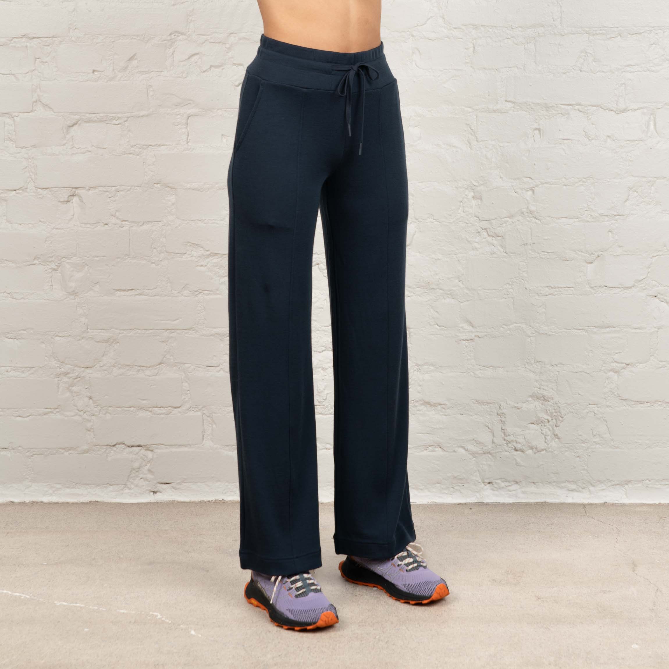 The model is 175 cm and wears size S.