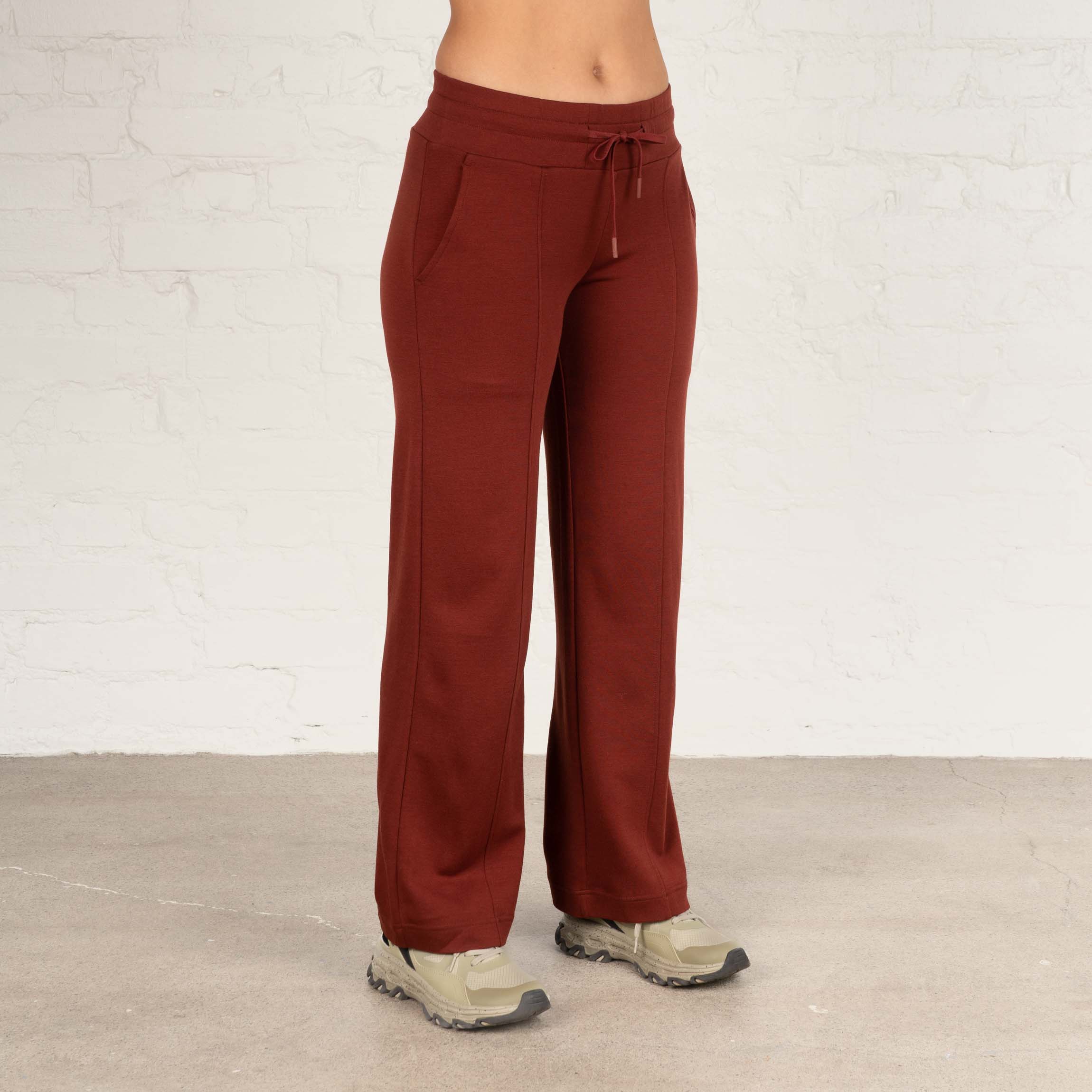 The model is 173 cm and wears size S.