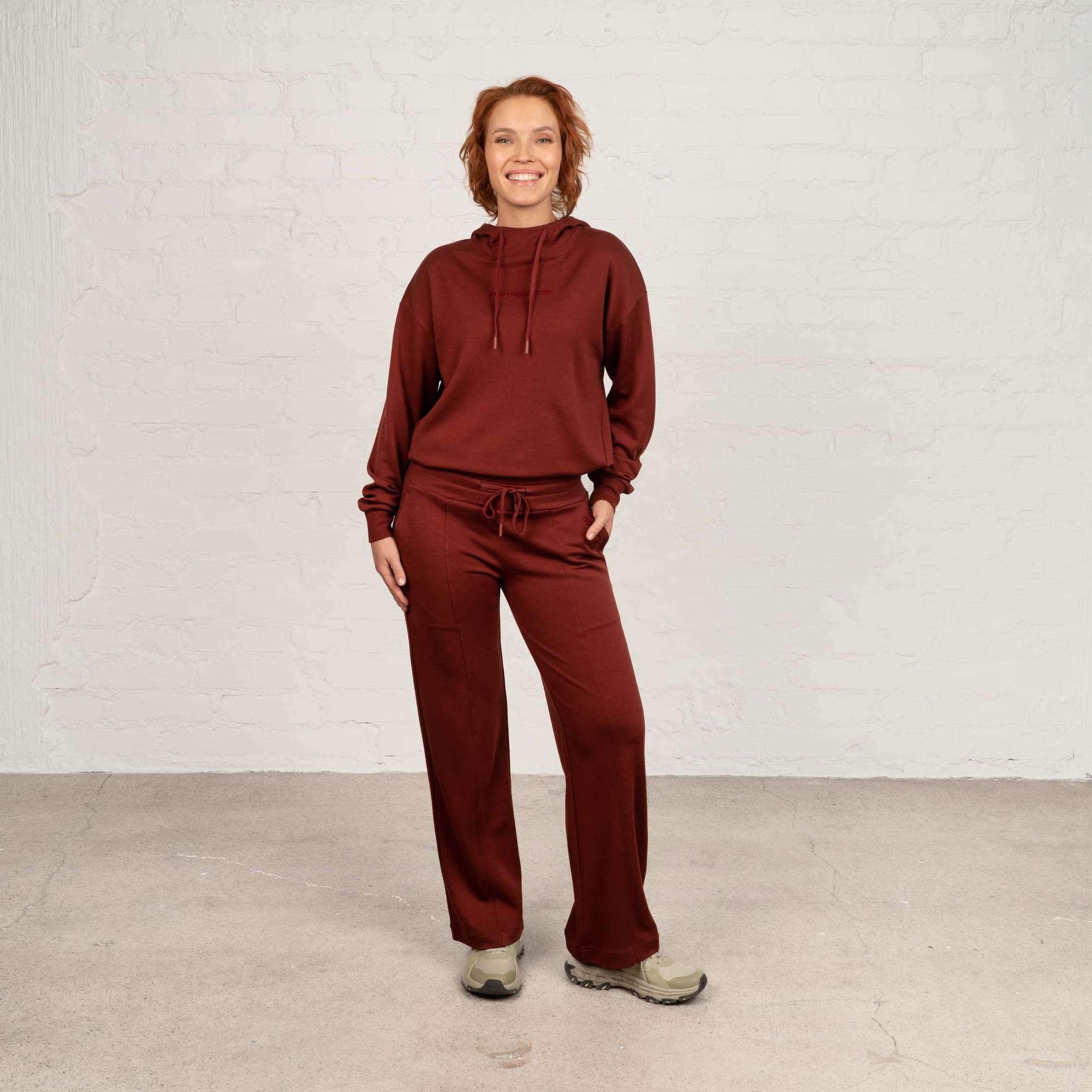 The model is 173 cm and wears size S.