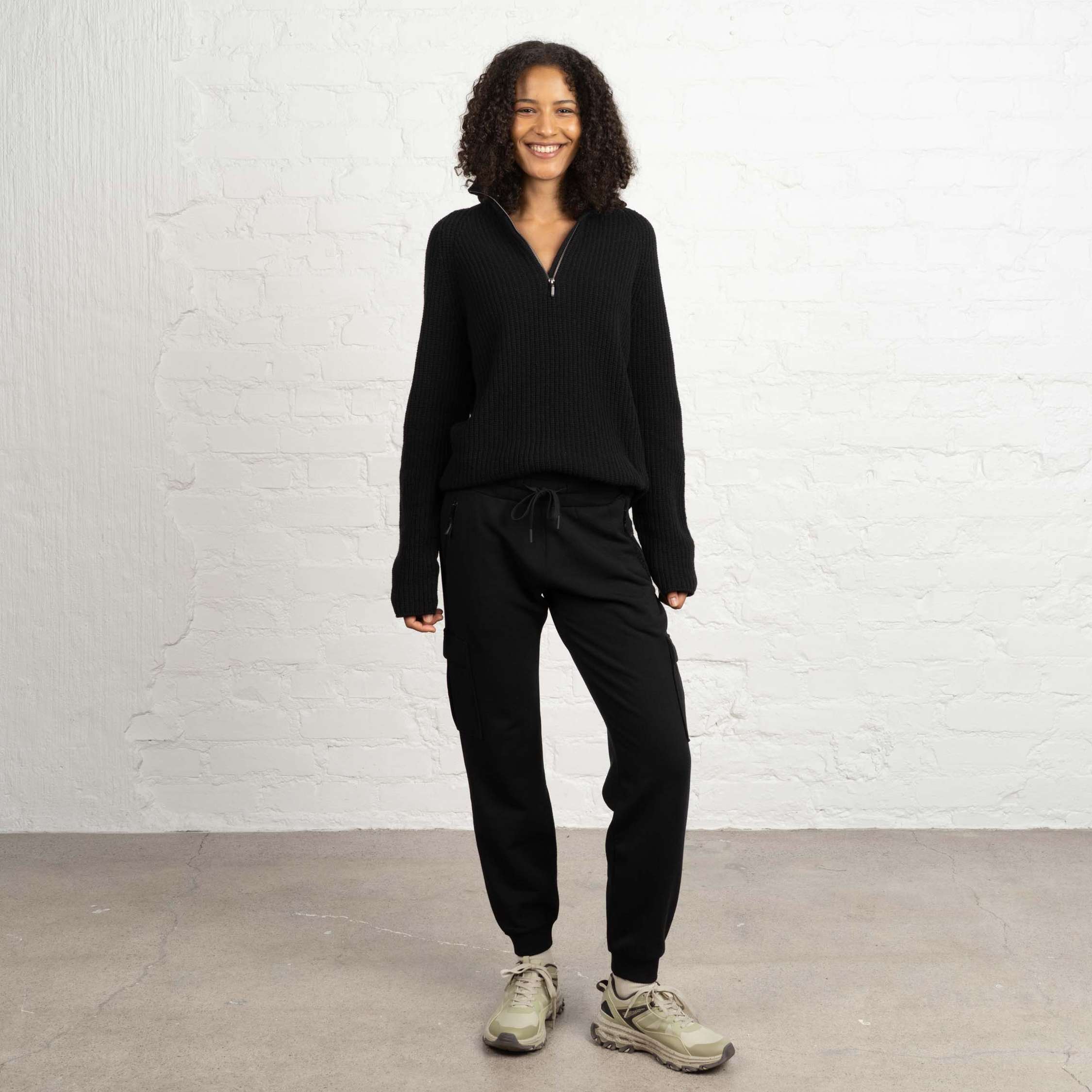 The model is 180 cm and wears size S.