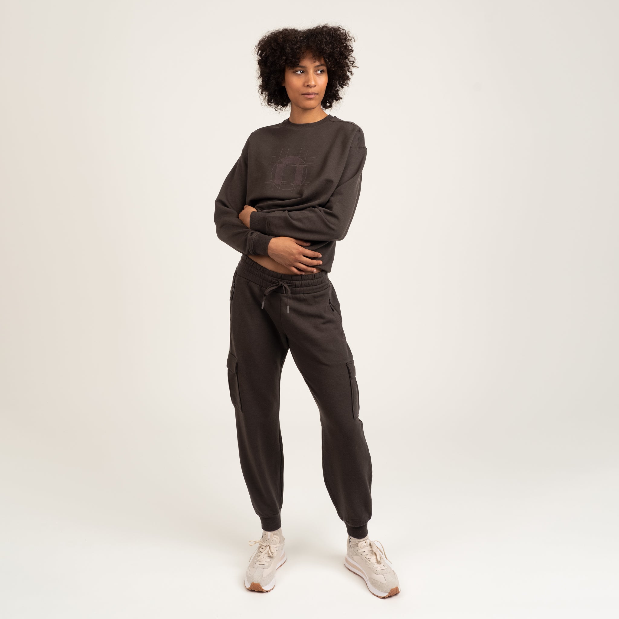 The model is 180 cm and wears size S.