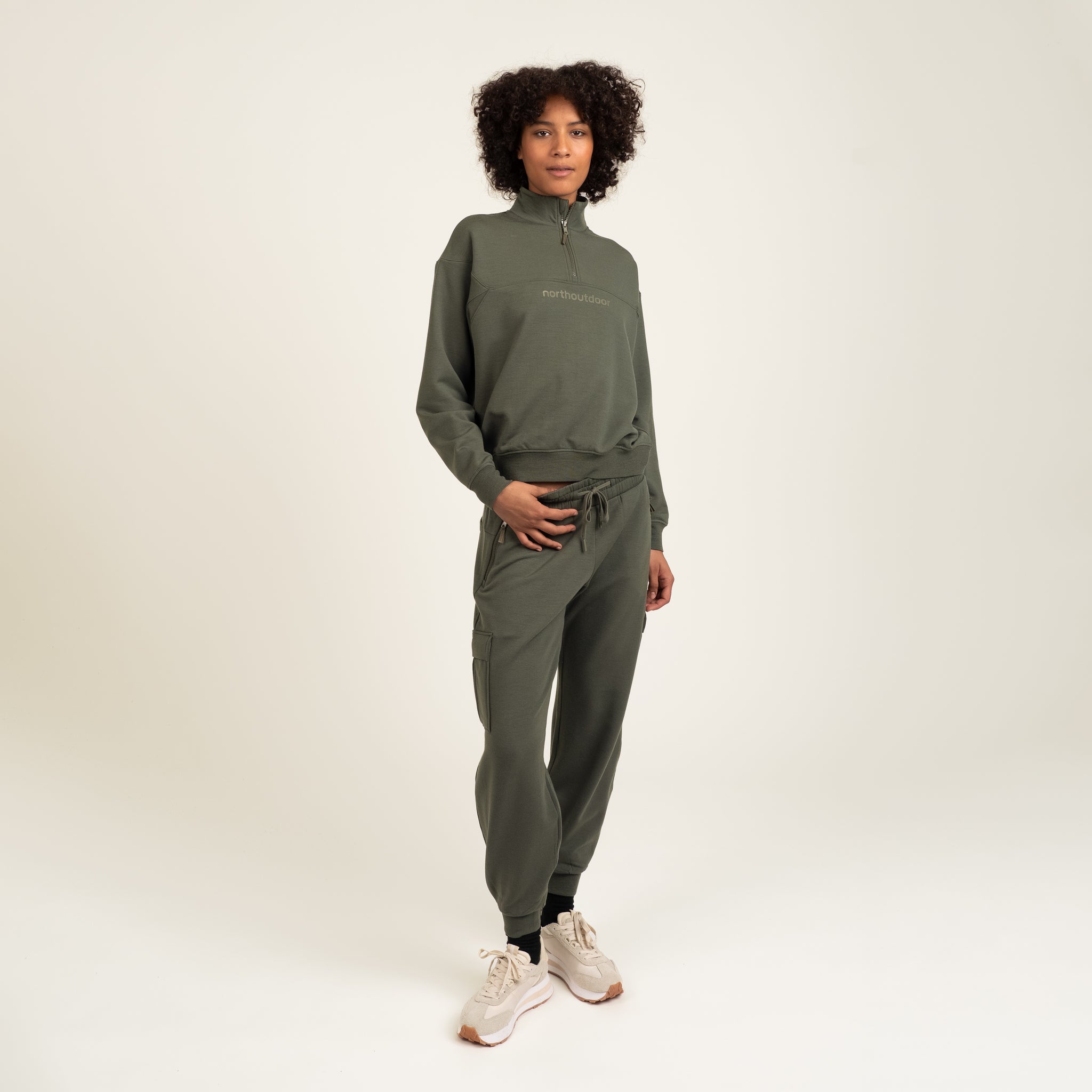 The model is 180 cm and wears size S.