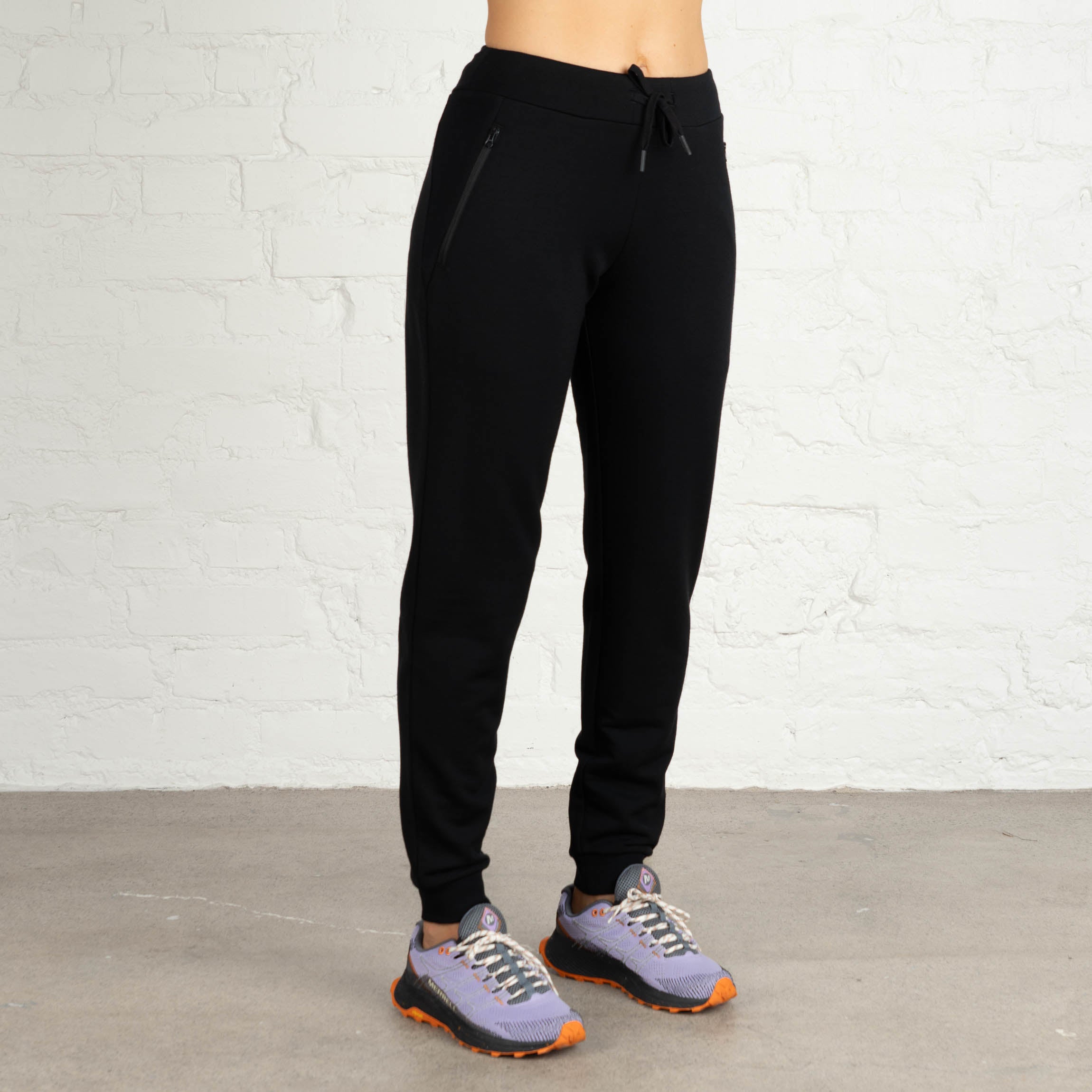 The model is 174 cm and wears size S.